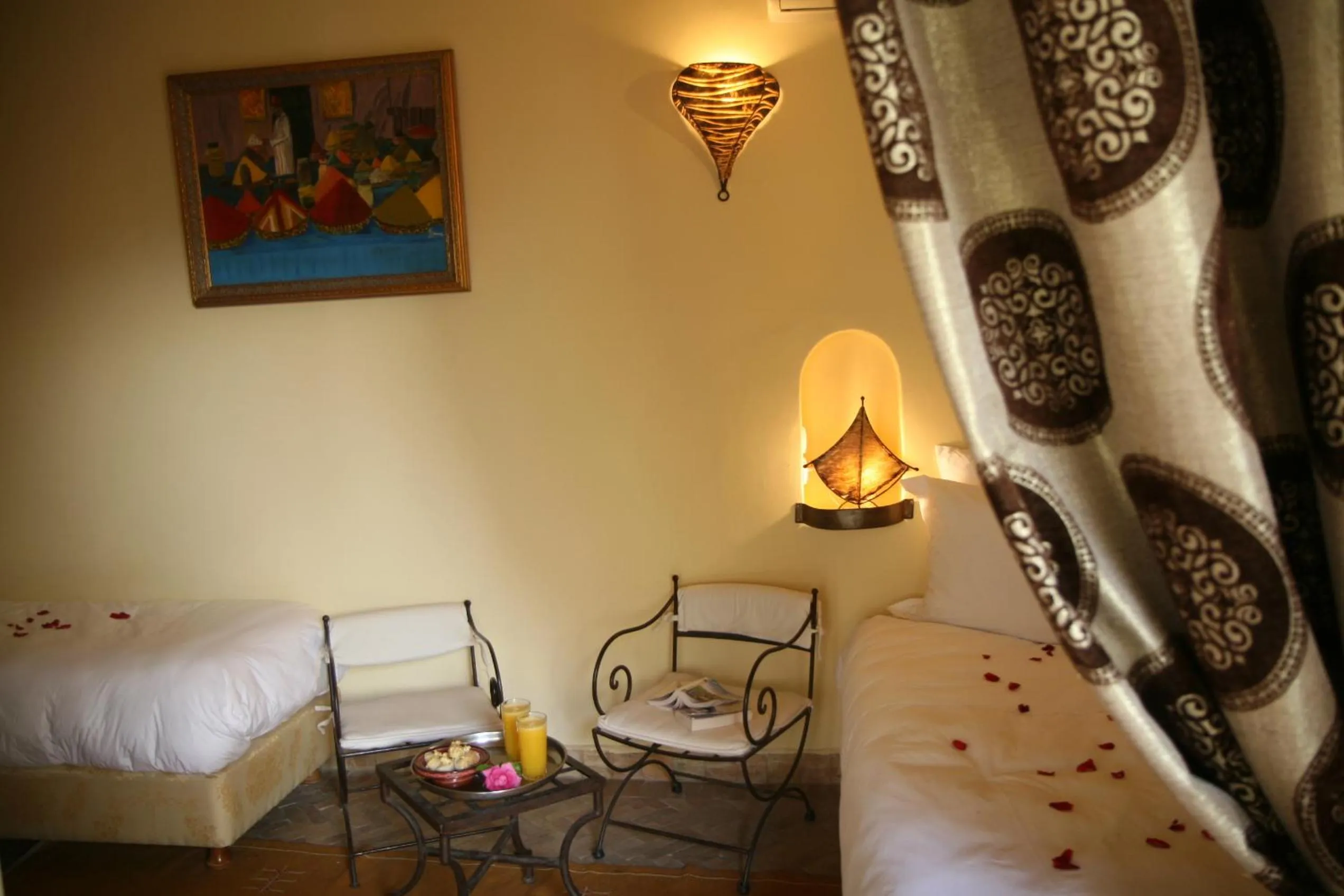 Photo of the whole room, Bed in Riad Léna & Spa