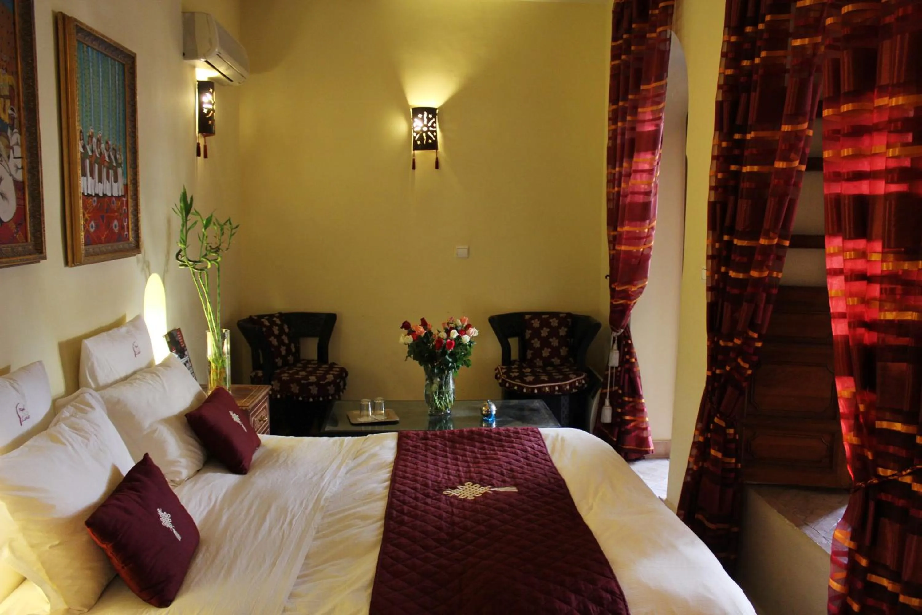 Photo of the whole room, Bed in Riad Léna & Spa