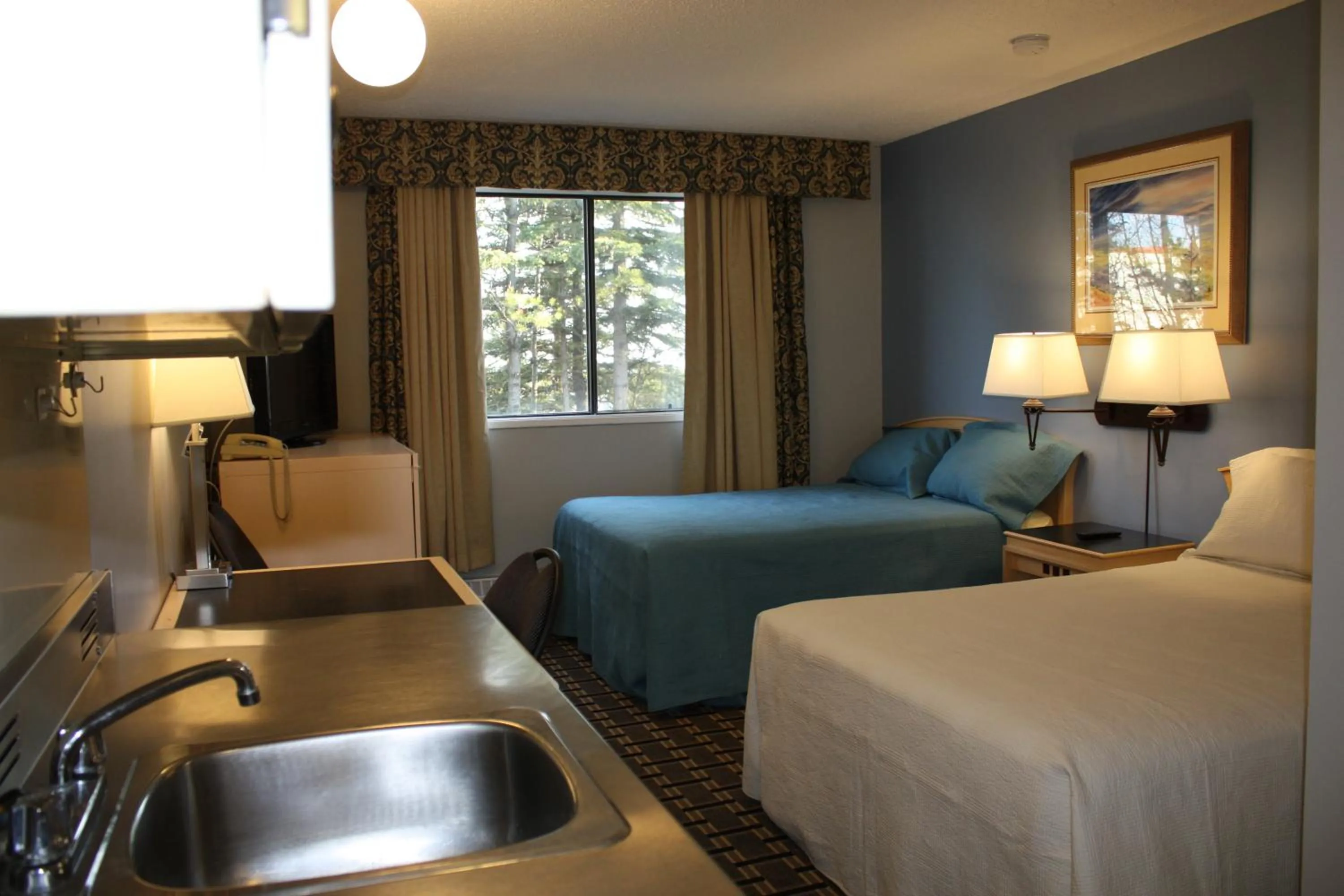 Bedroom, Bed in Hillcrest Motel