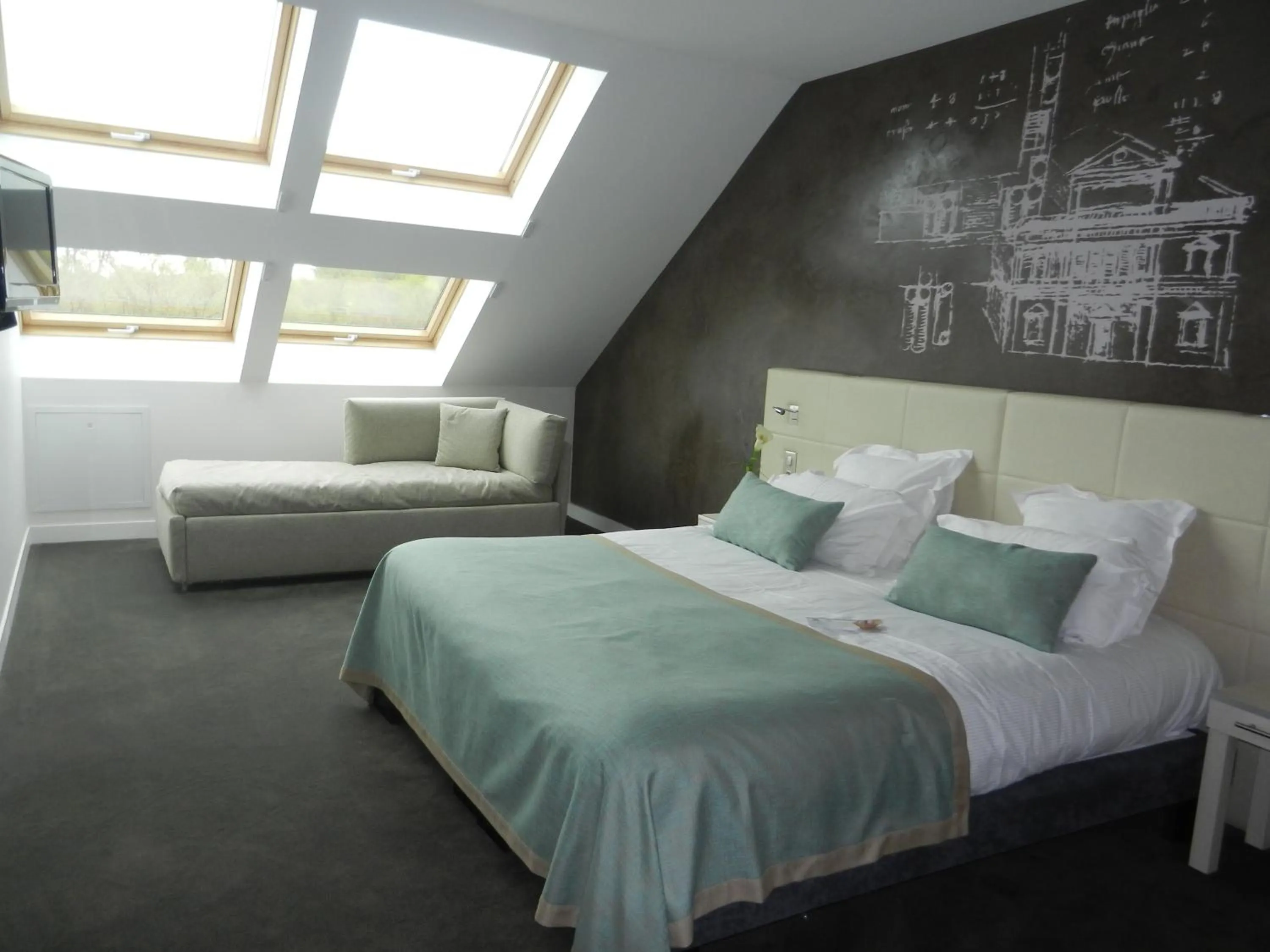 Bed in Best Western Plus Villa Saint Antoine Hotel & Spa