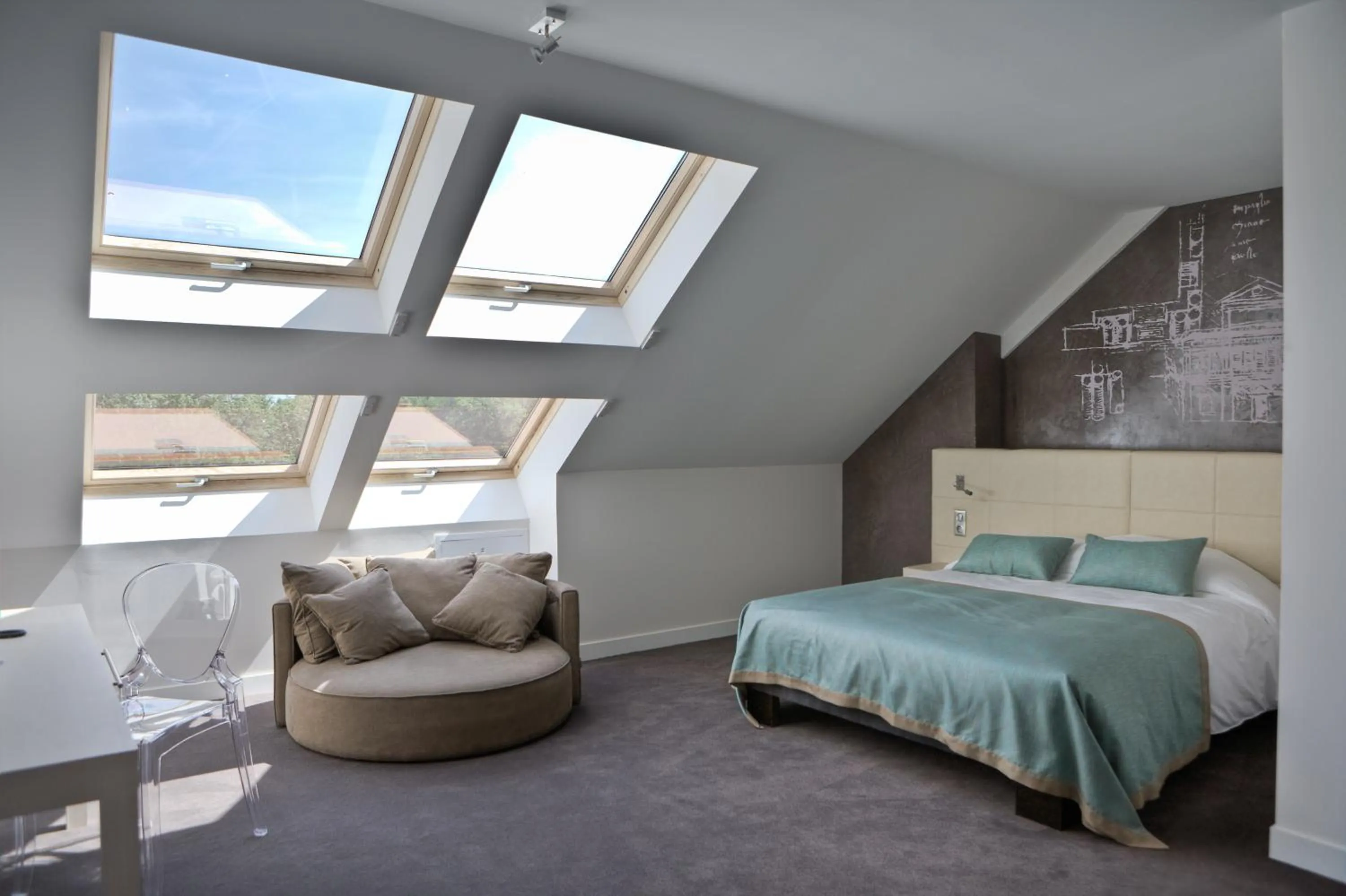 Bed in Best Western Plus Villa Saint Antoine Hotel & Spa