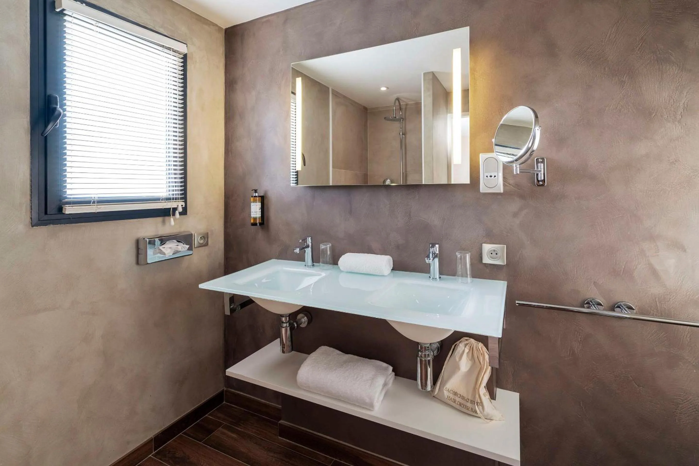Bathroom in Best Western Plus Villa Saint Antoine Hotel & Spa
