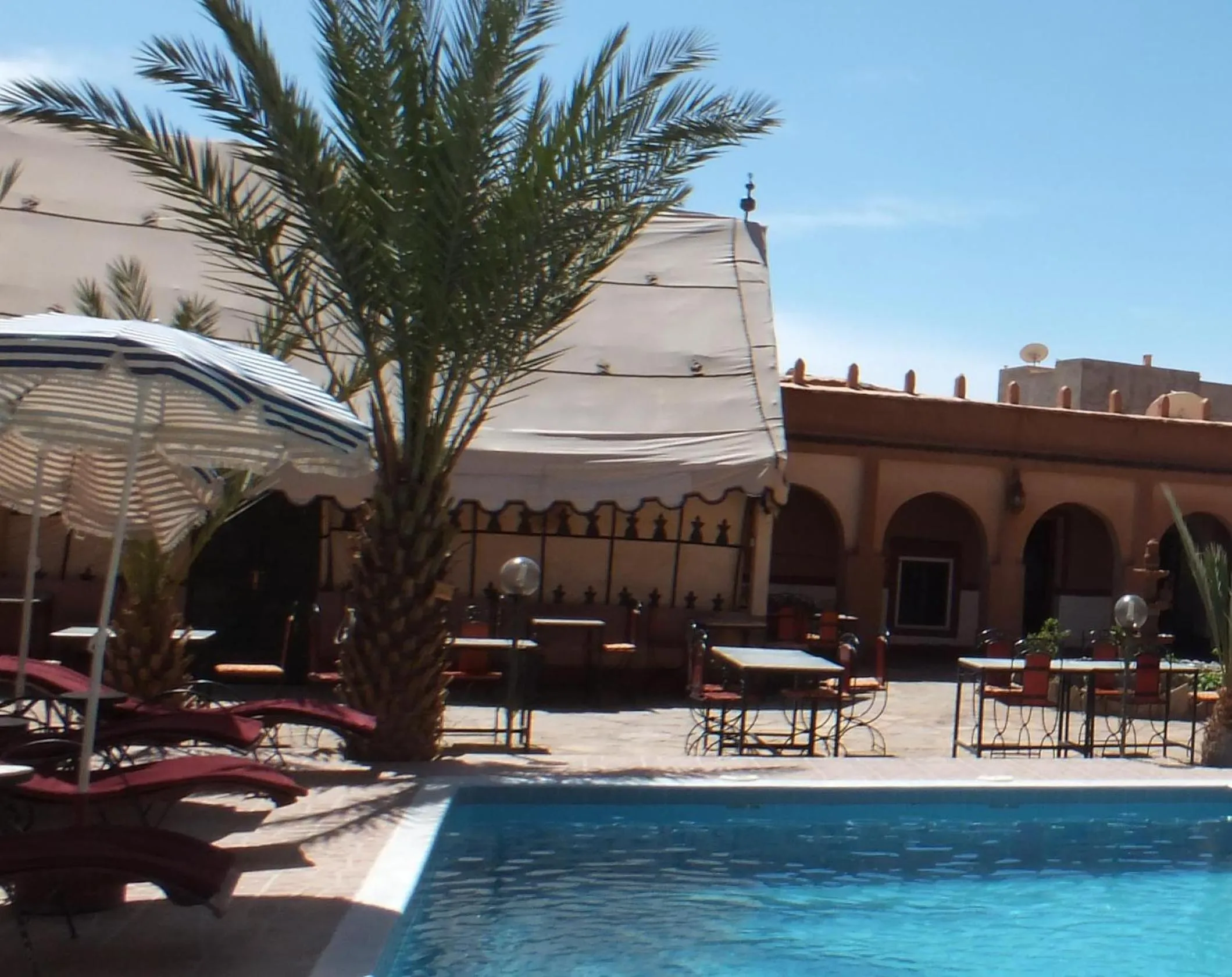 Restaurant/places to eat in Hotel Tomboctou