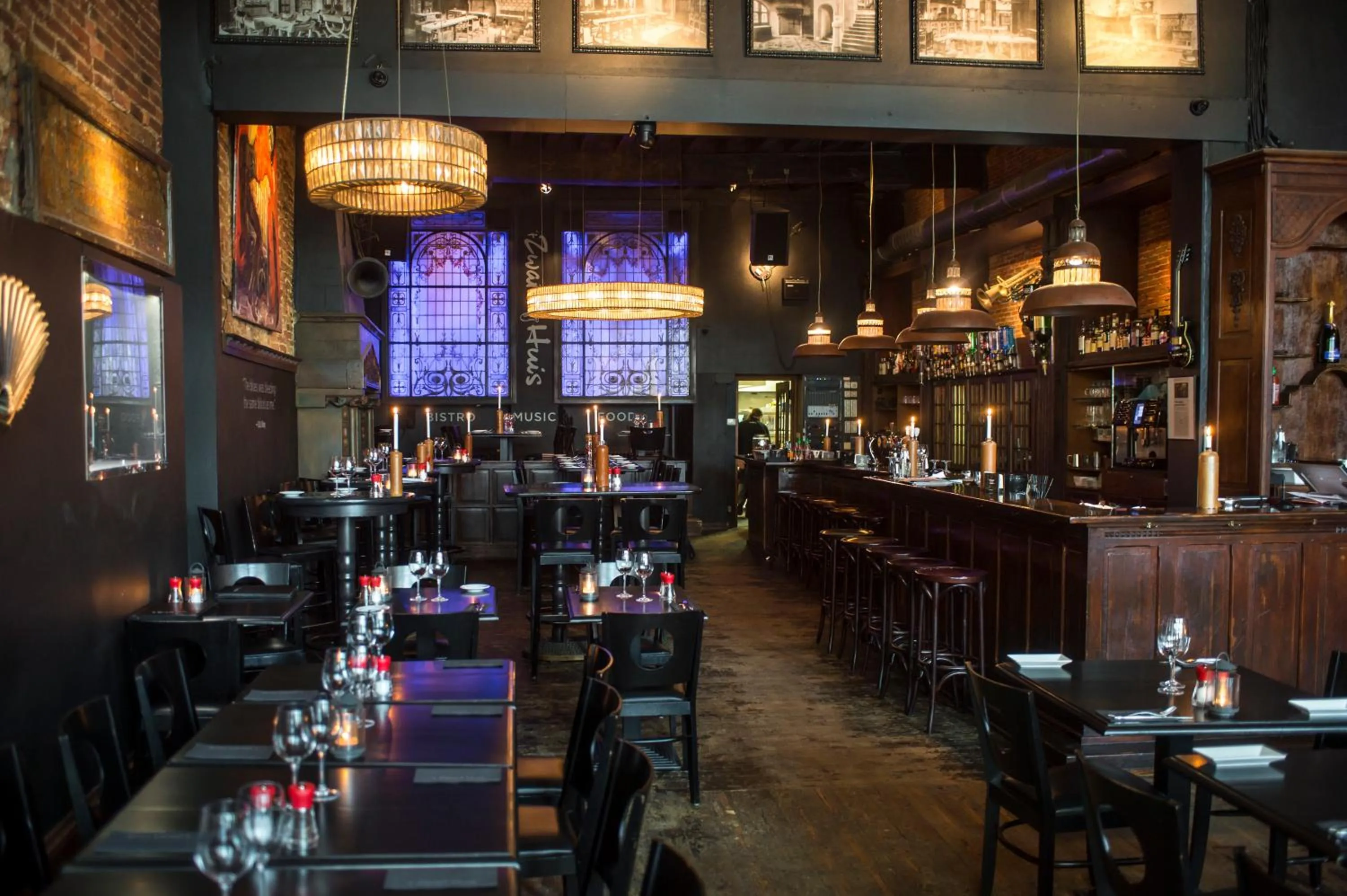 Restaurant/places to eat in Hotel Cavalier