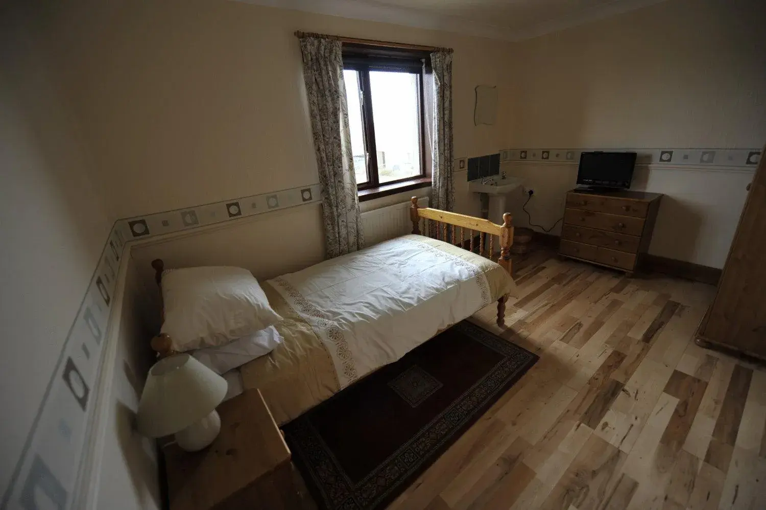 Twin Room with Sea View - Shared Bathroom in Sandwick Bay Guest House Twin Room with Sea View - Shared Bathroom in Sandwick Bay Guest House