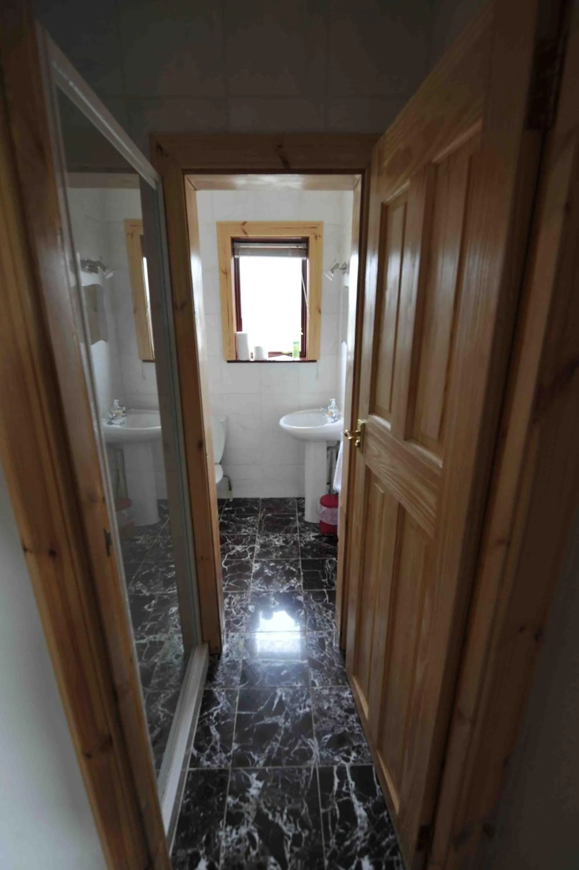 Bathroom in Sandwick Bay Guest House