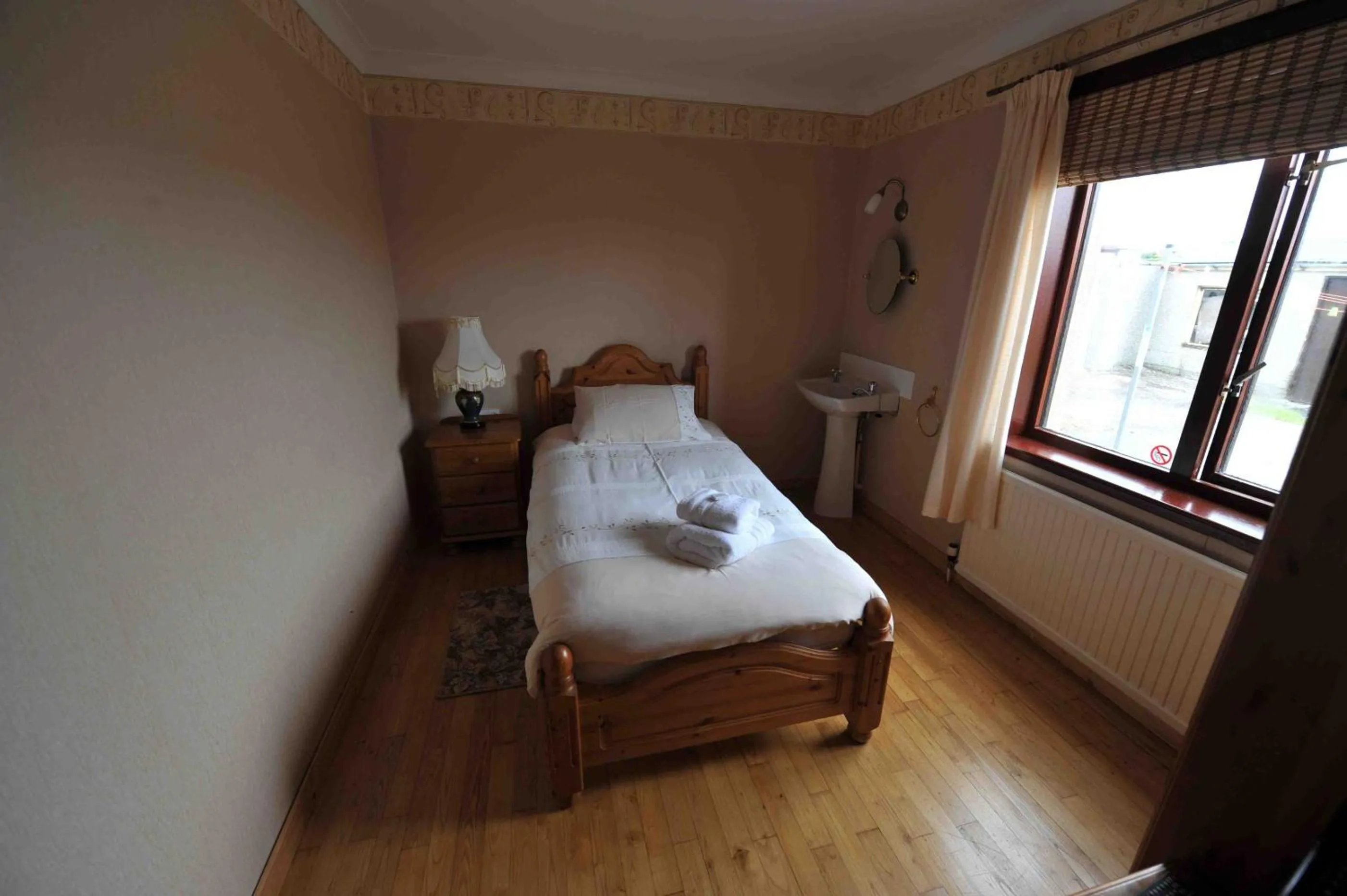 Bedroom, Bed in Sandwick Bay Guest House