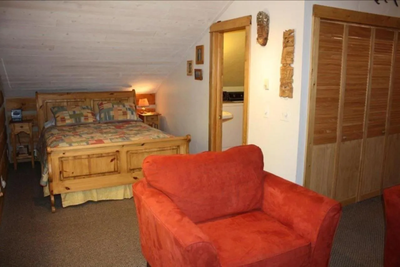 Bed in Riverside Meadows Cabins