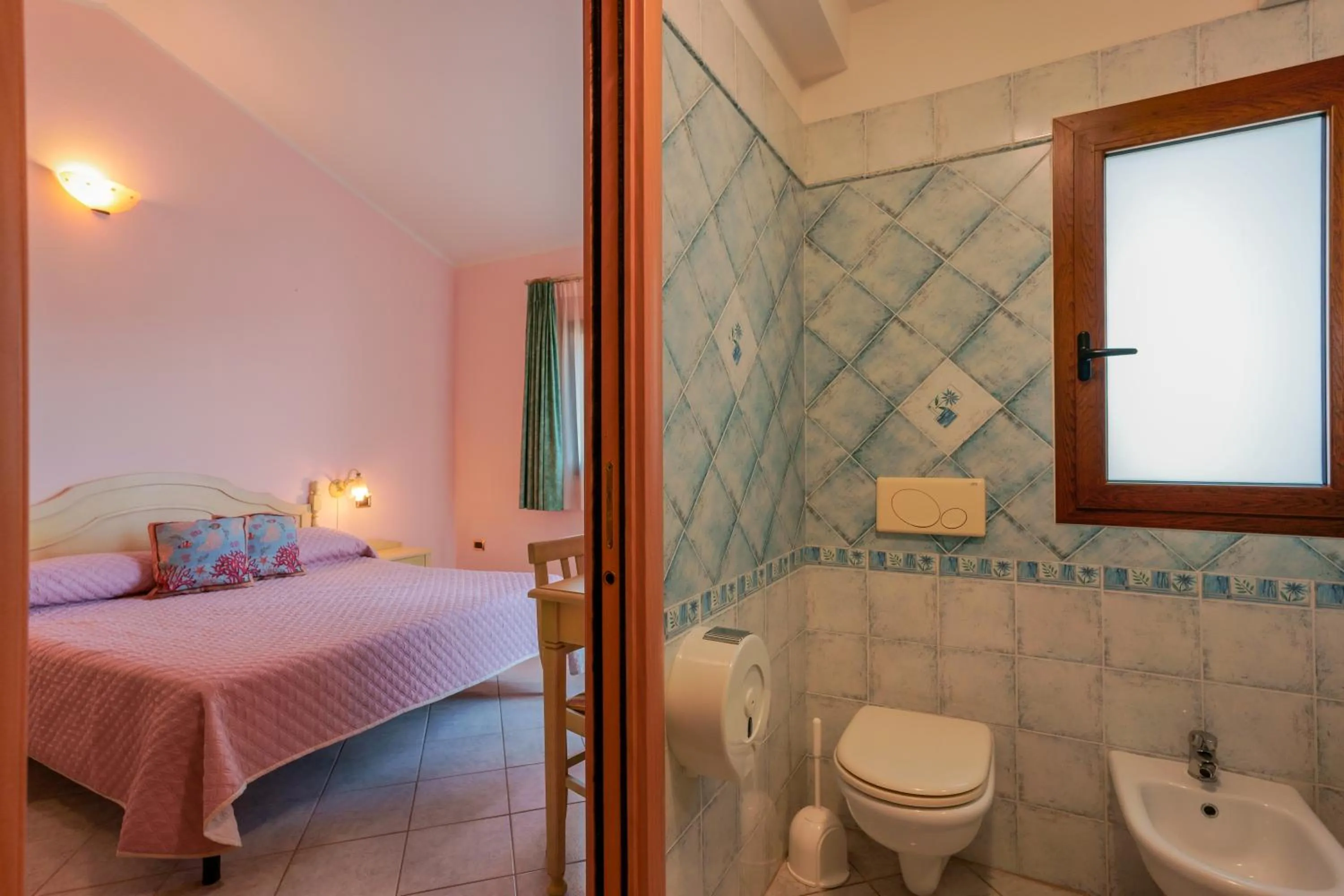 Bathroom, Bed in Hotel Solanas