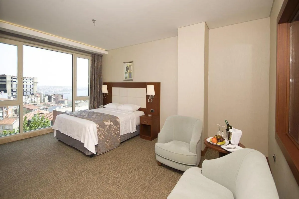 Bed in Innpera Hotel