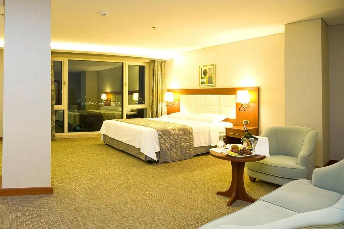 Bed in Innpera Hotel