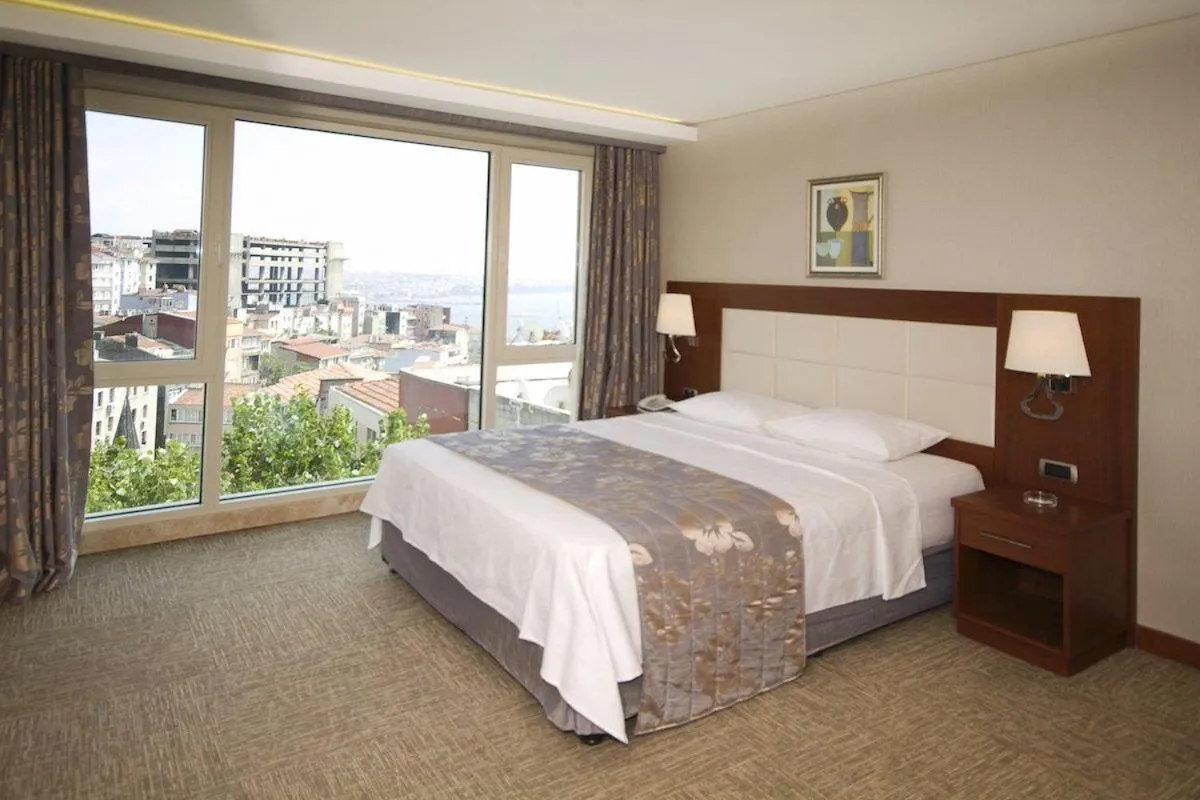 Bed in Innpera Hotel