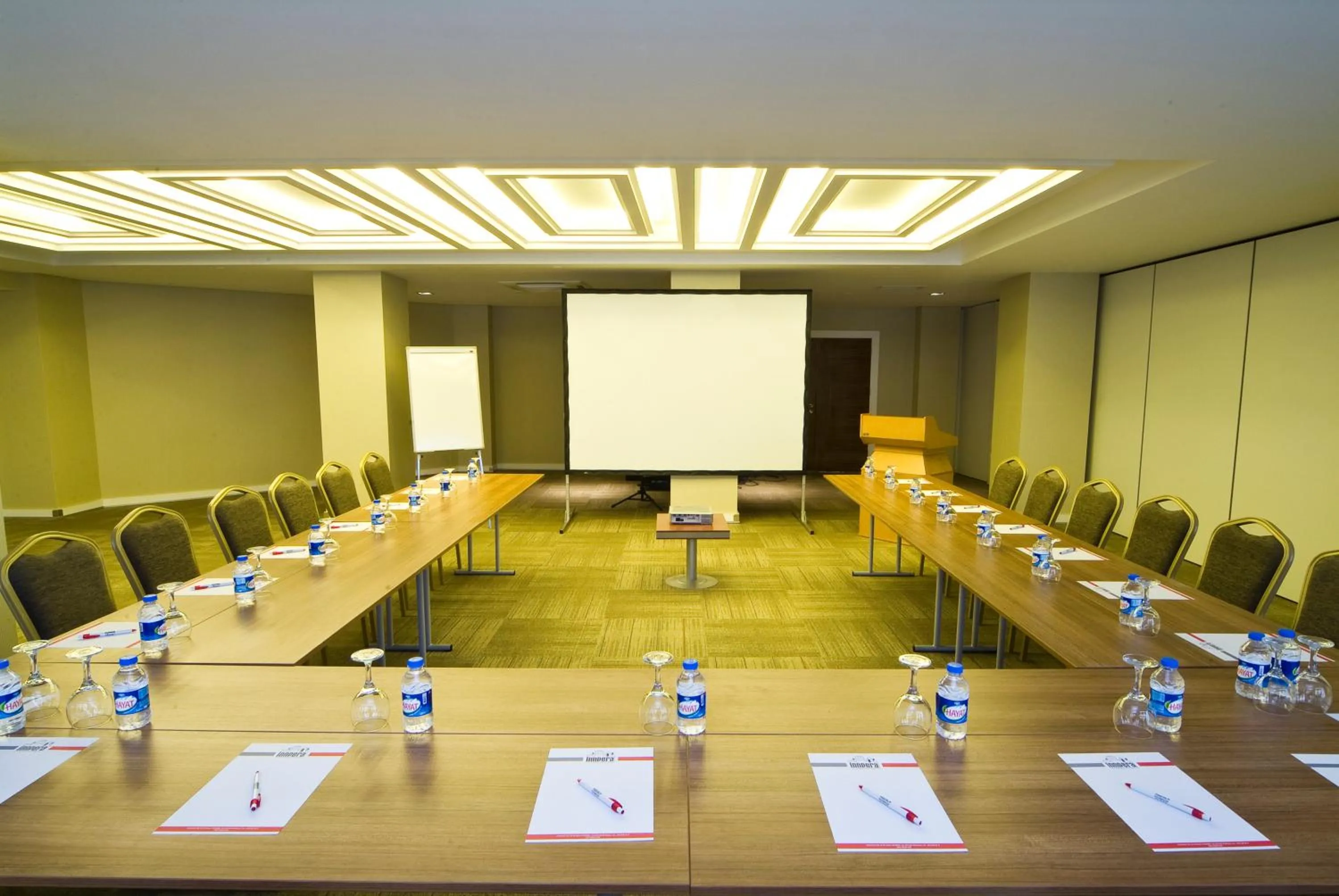 Business facilities in Innpera Hotel