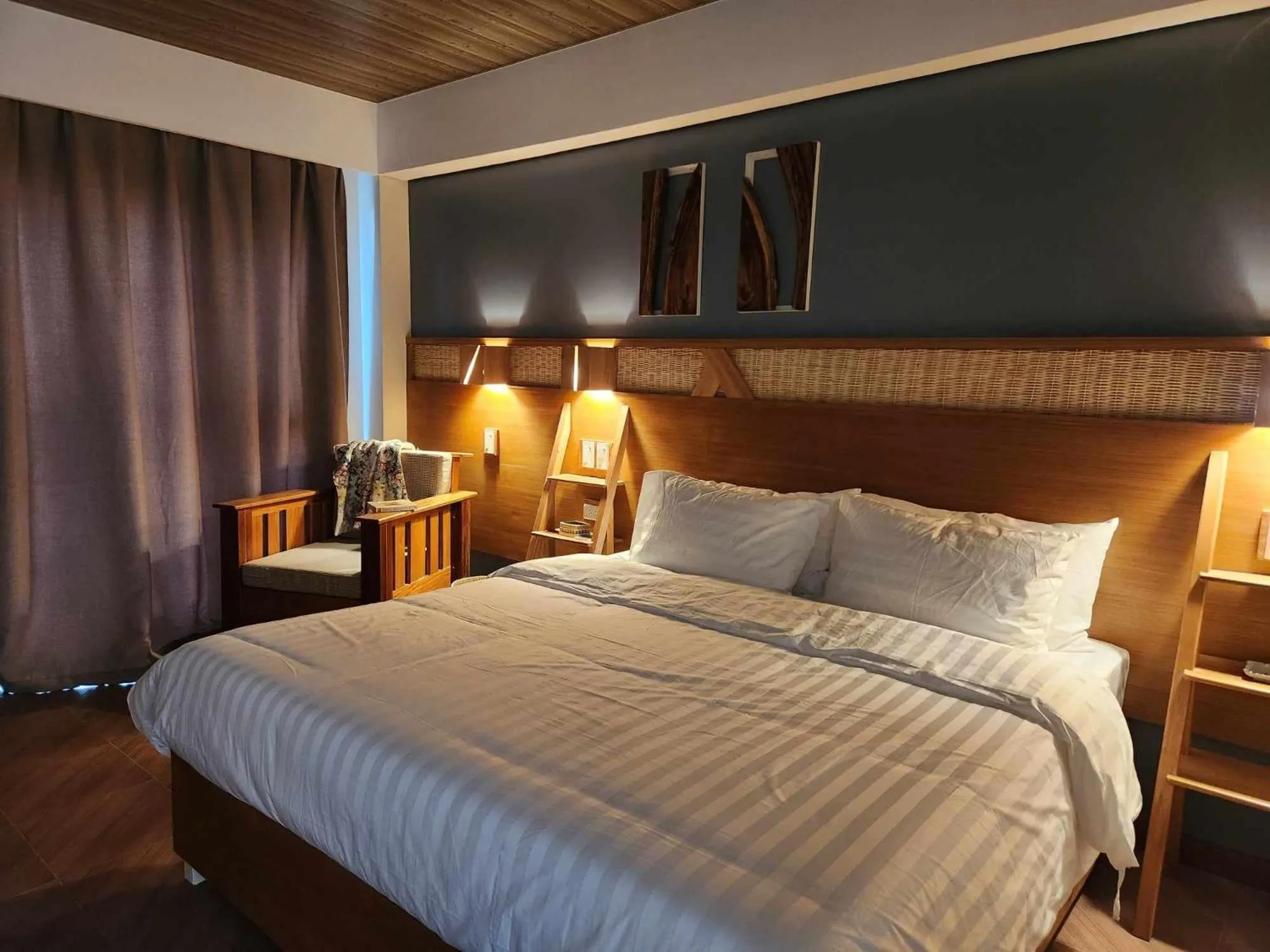 Bed in Acacia Garden Inn and Suites