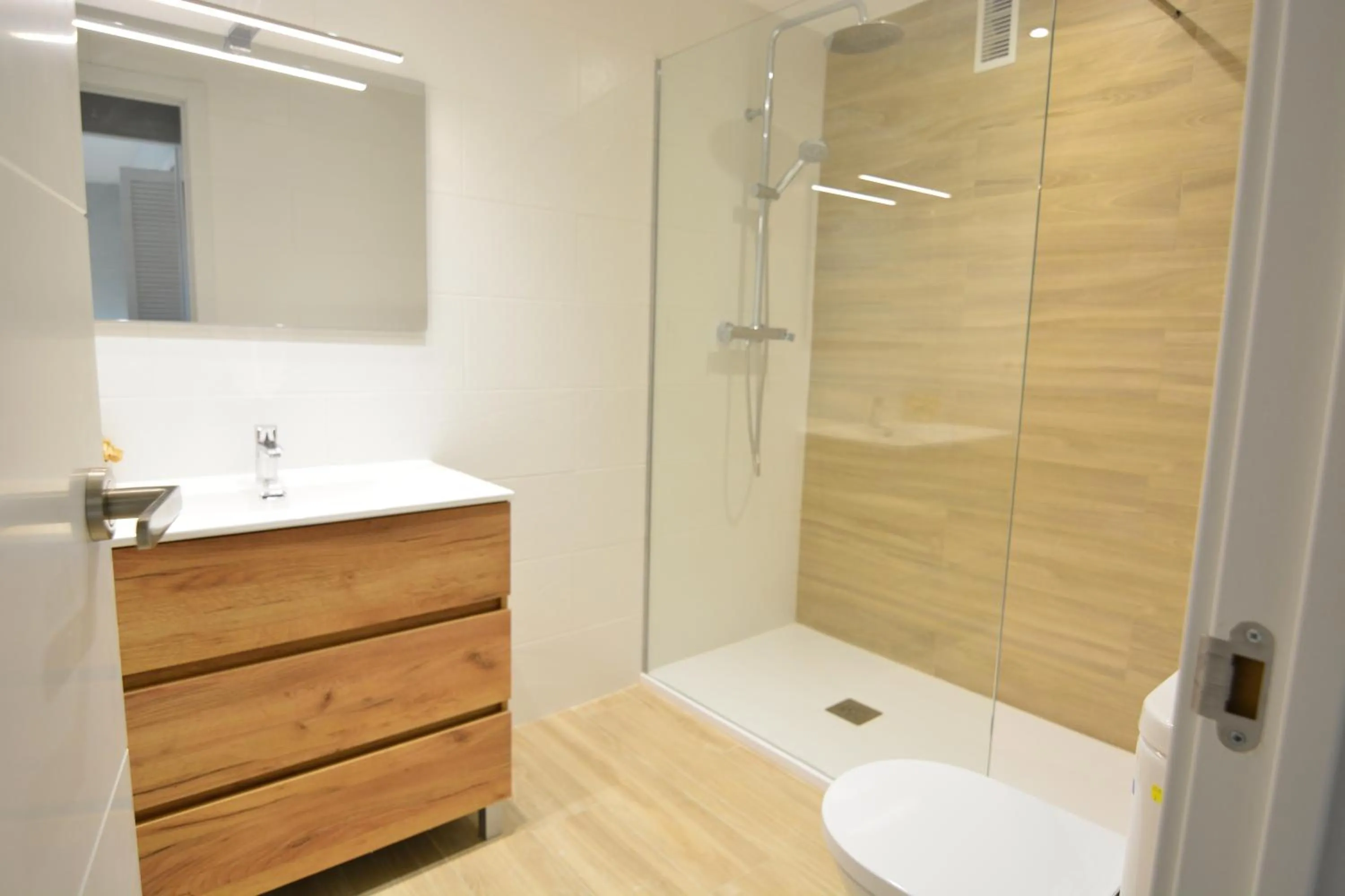 Shower in Saval Cala Font