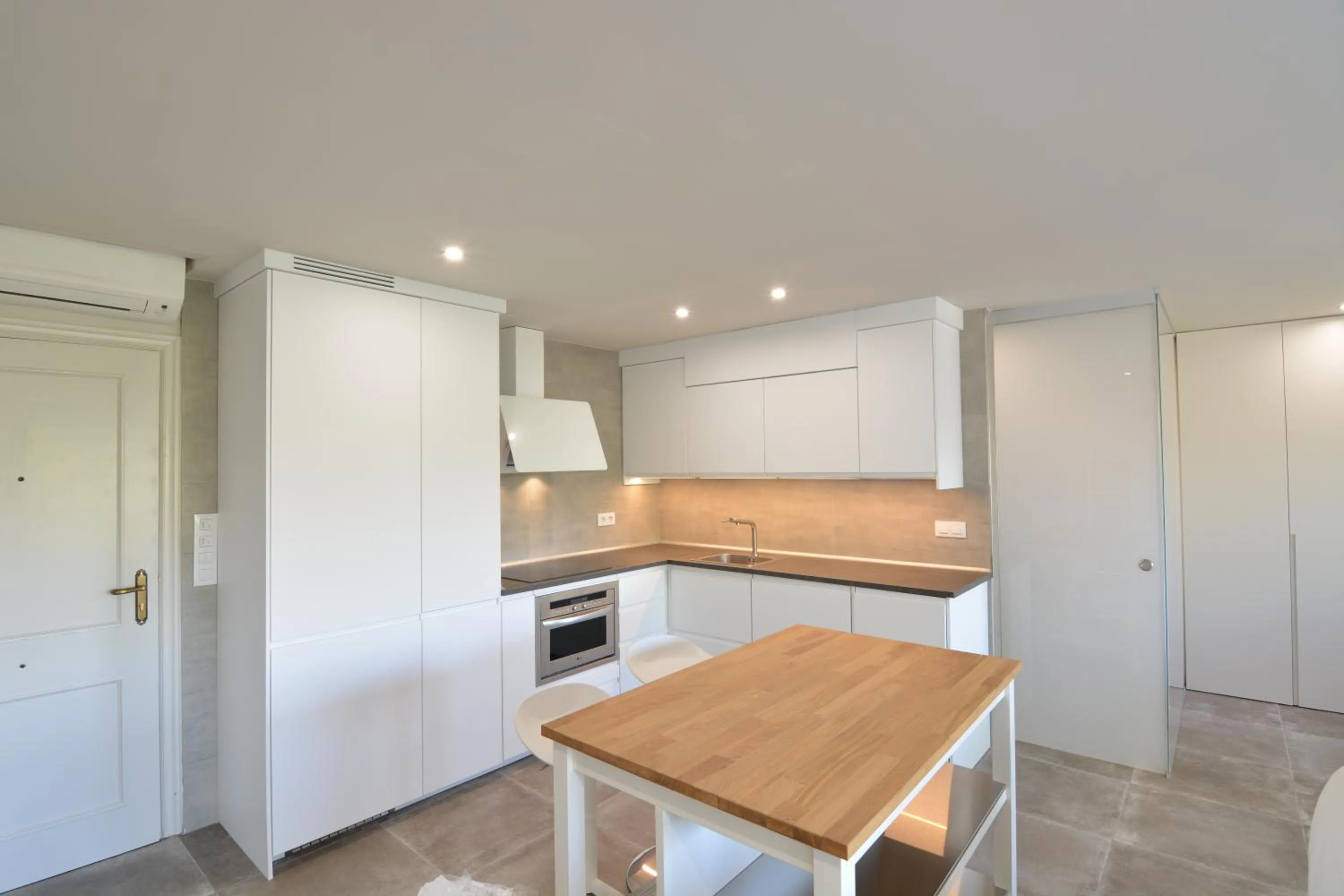 Kitchen or kitchenette in Saval Cala Font