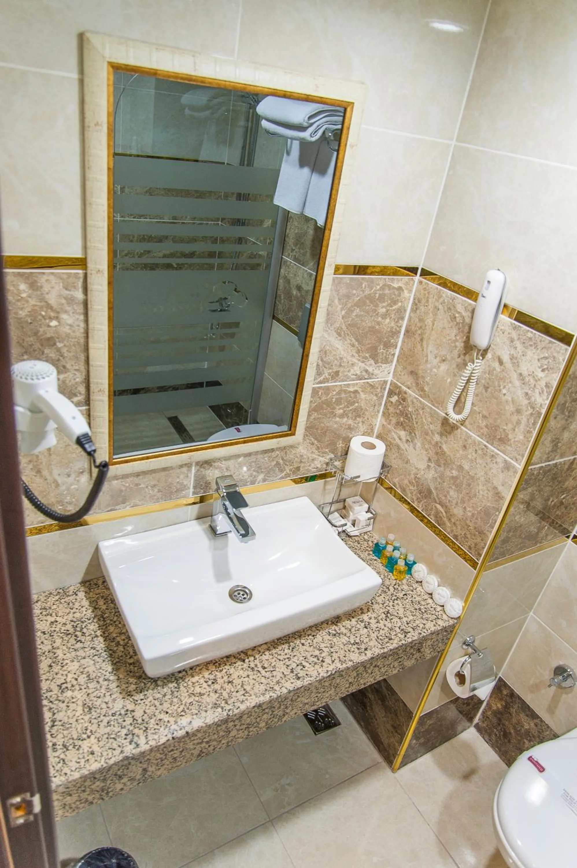Bathroom in Dündar Hotel