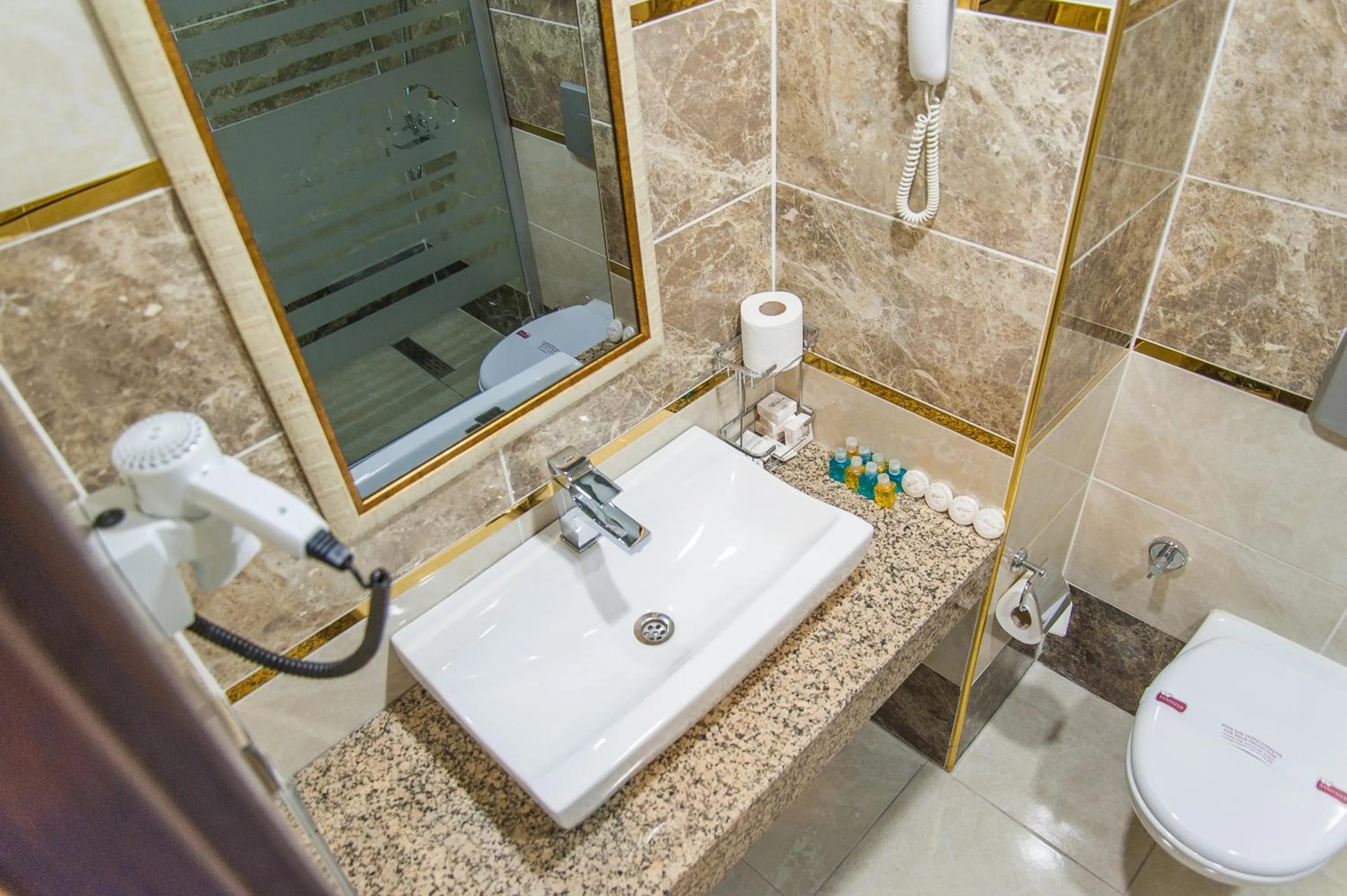 Bathroom in Dündar Hotel