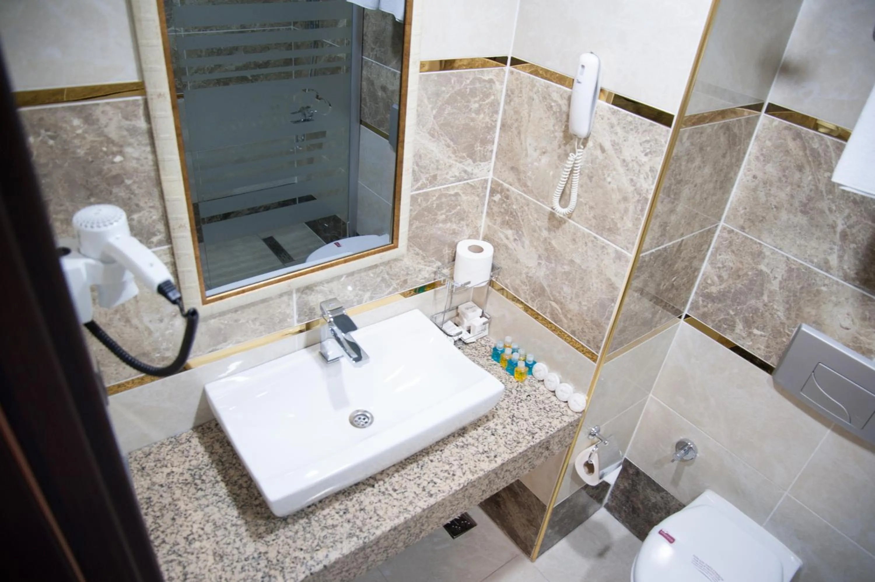 Bathroom in Dündar Hotel