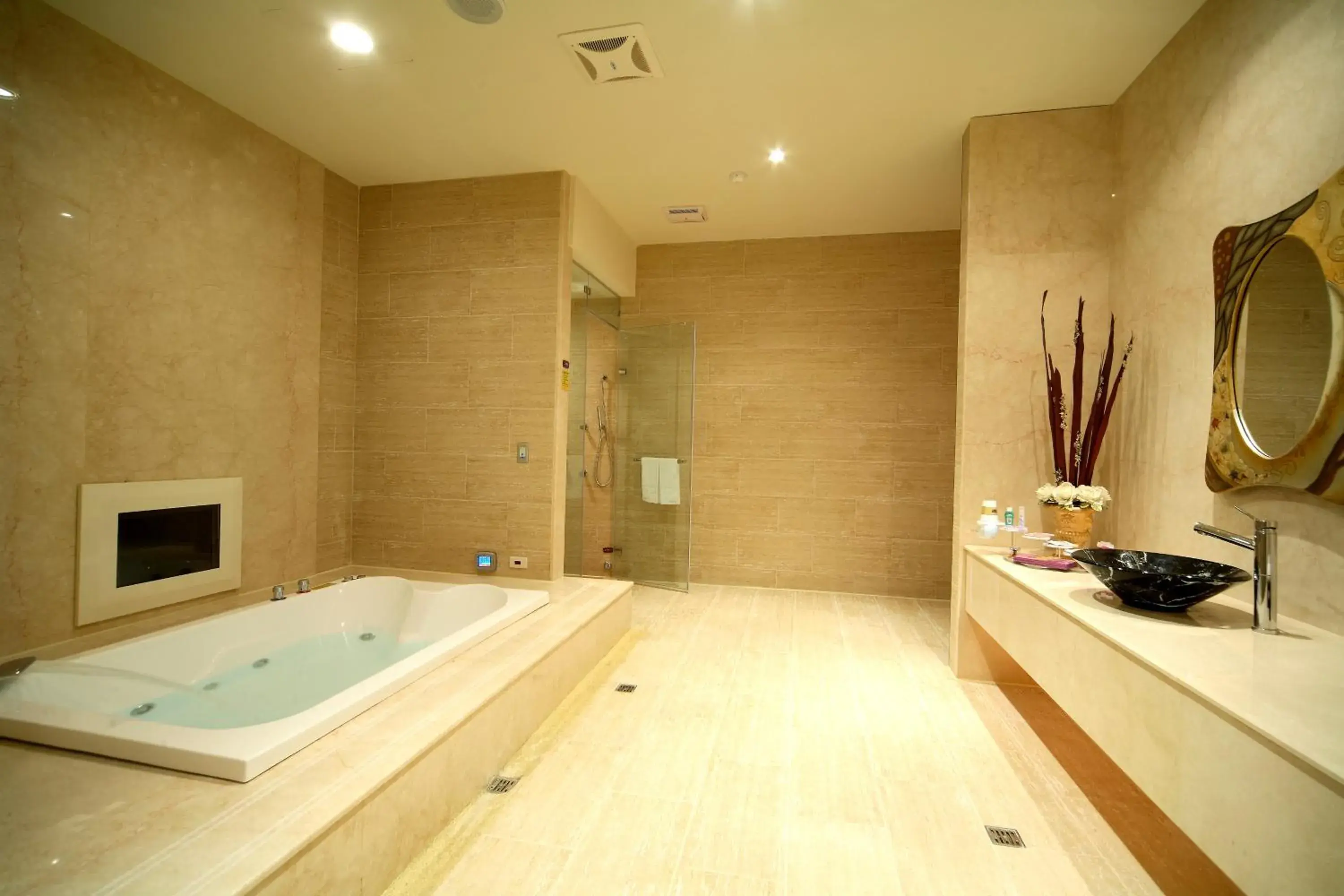 Bathroom, Spa/Wellness in Vogue Boutigue Motel