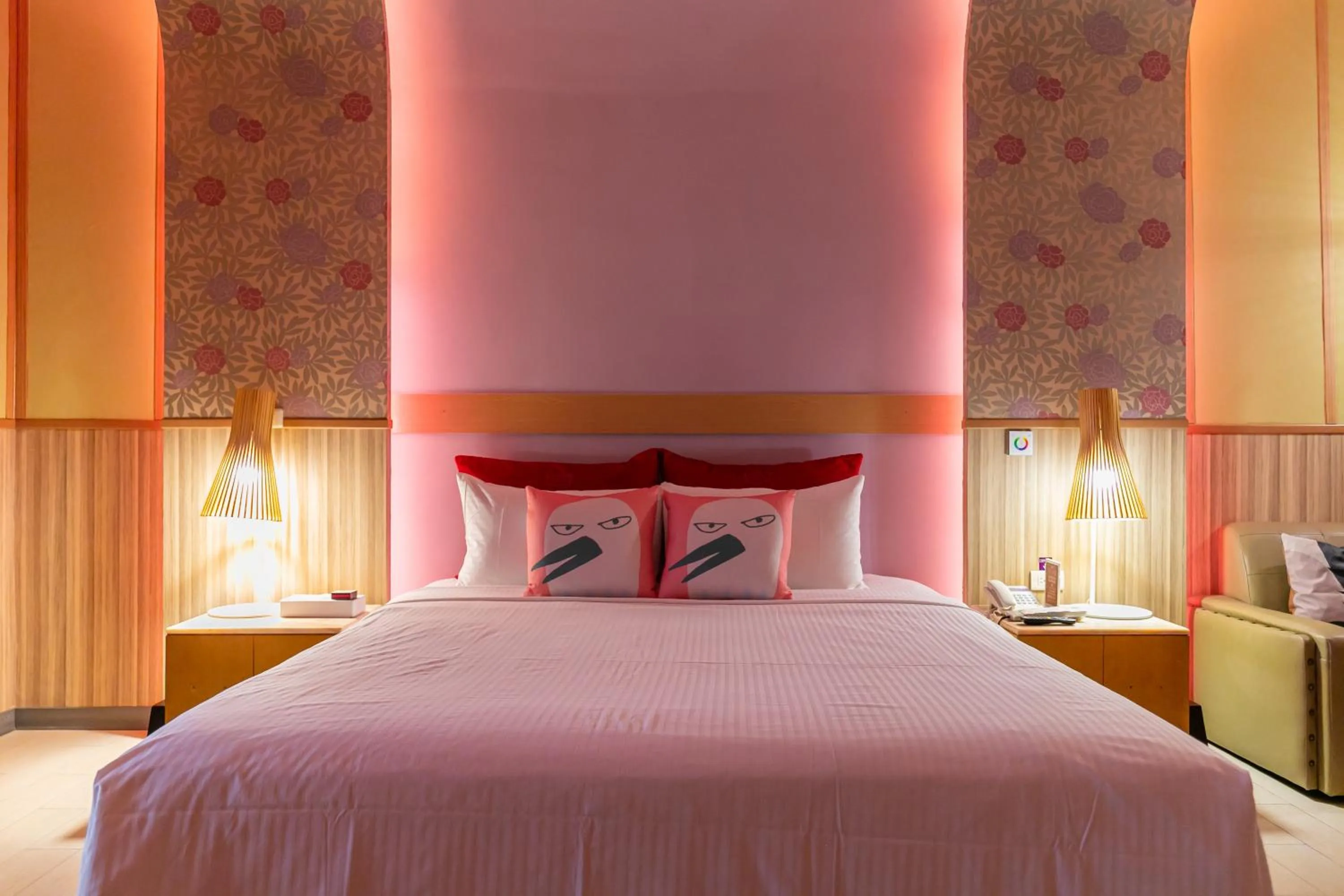 Bed in Vogue Boutique Motel