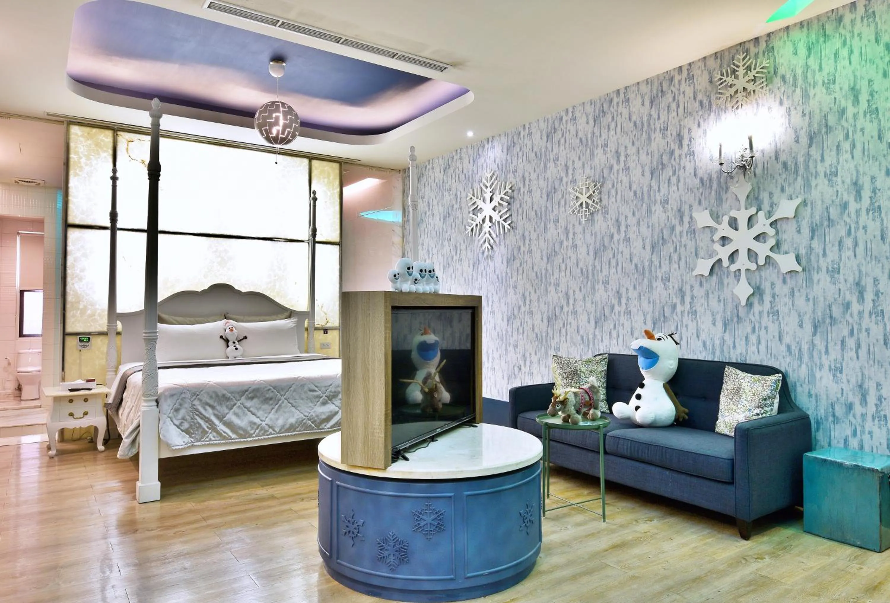 Living room, Bed in Vogue Boutique Motel