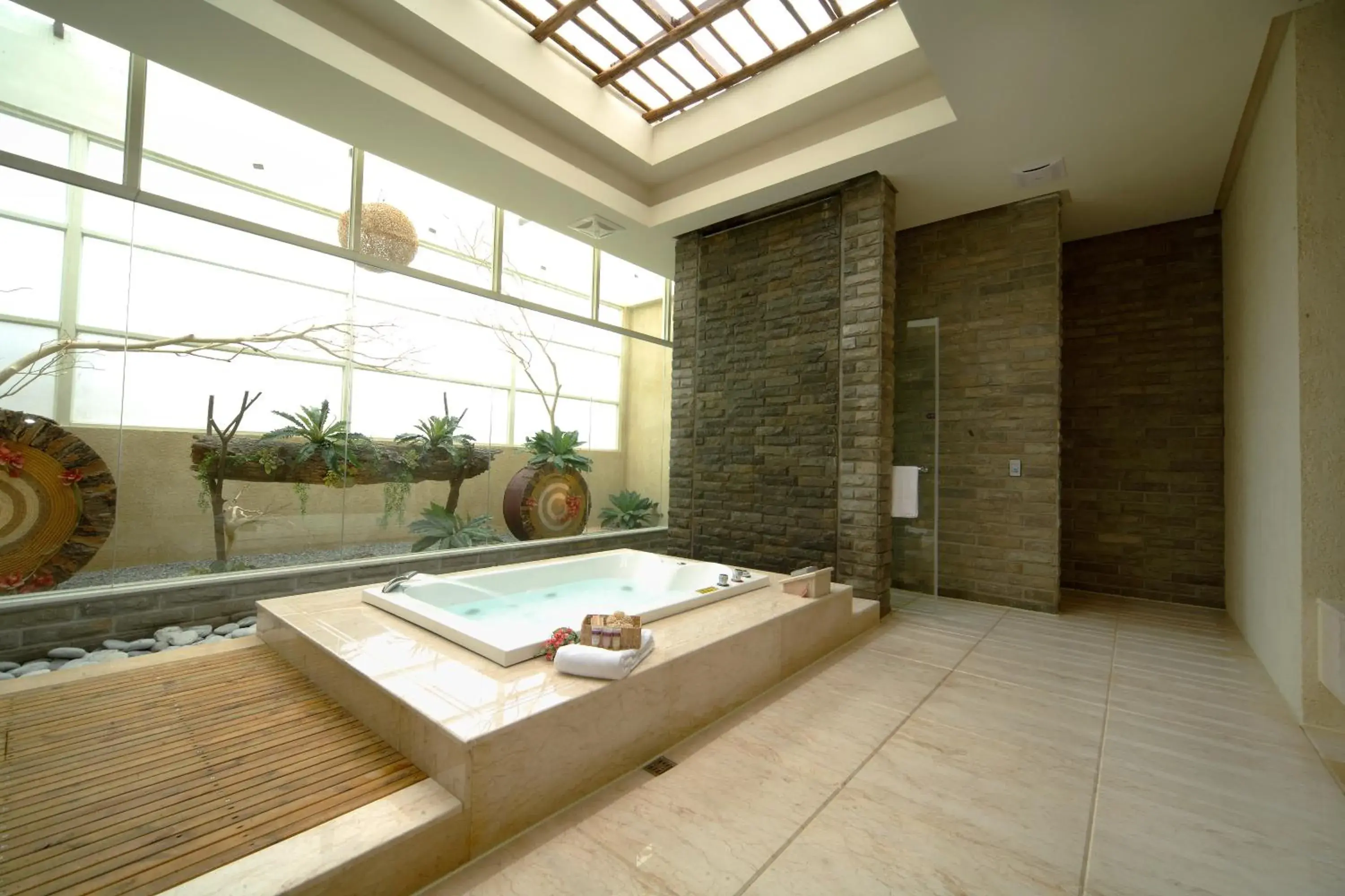 Bathroom, Swimming Pool in Vogue Boutigue Motel