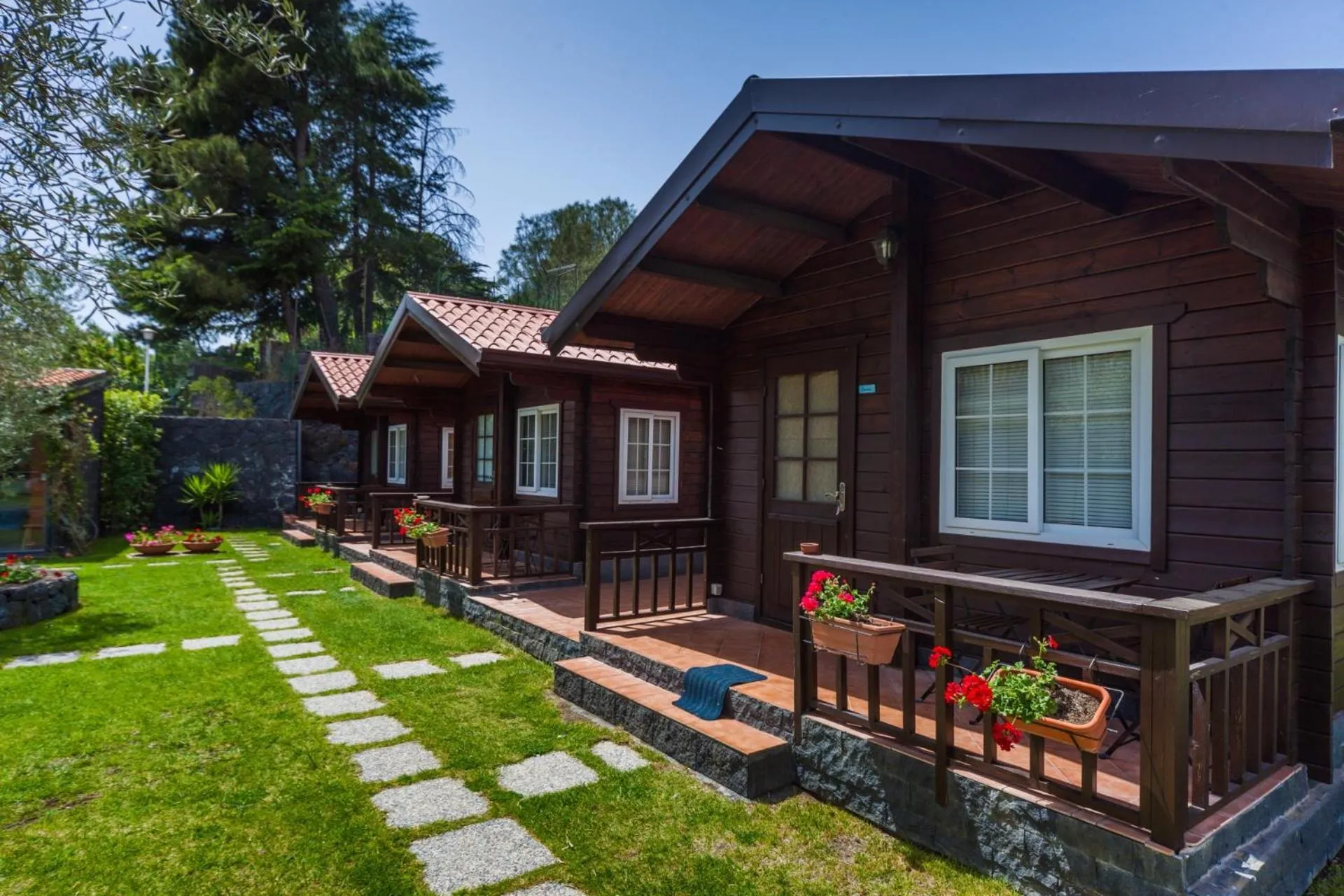 Garden view in Etna Hut
