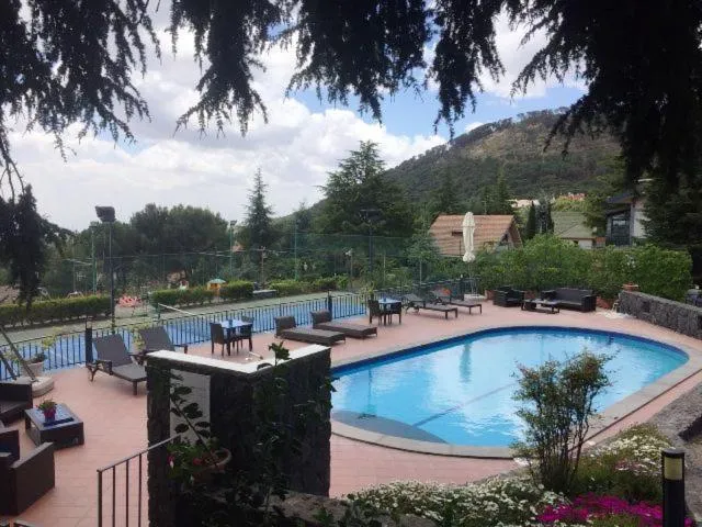 Swimming pool in Etna Hut