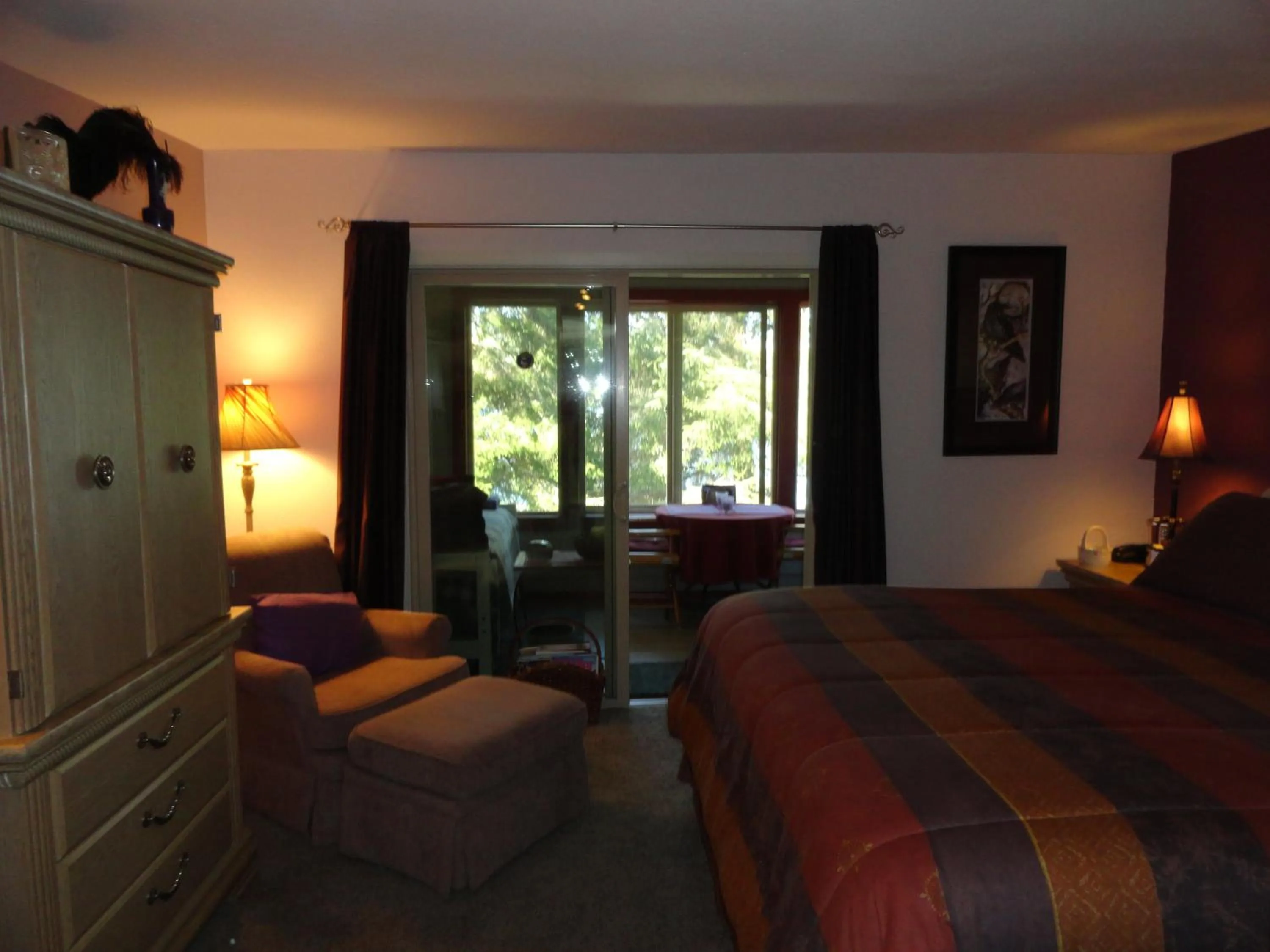 Bed in Black Bear Inn