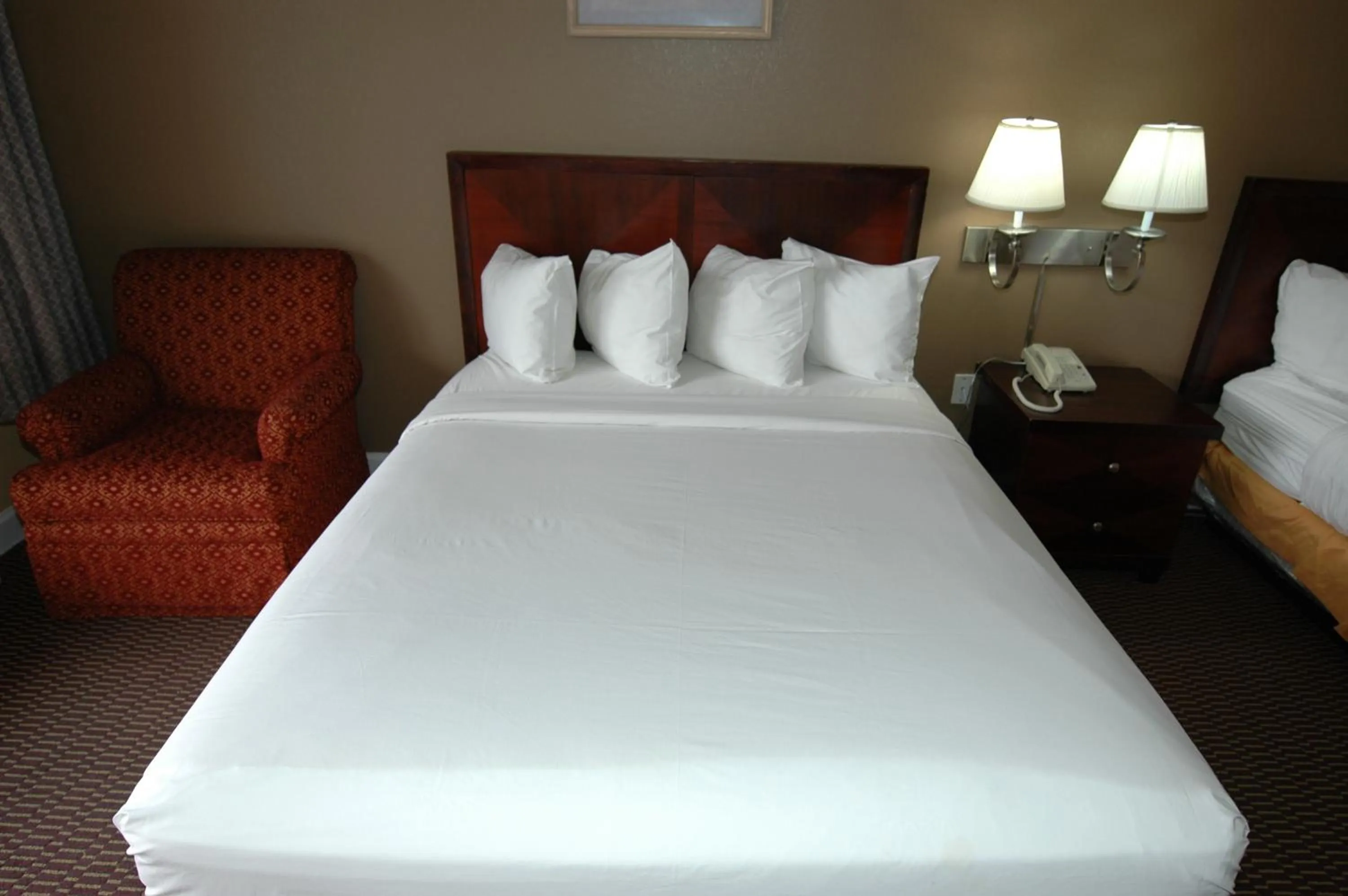 Decorative detail, Bed in Ambassadors Inn & Suites