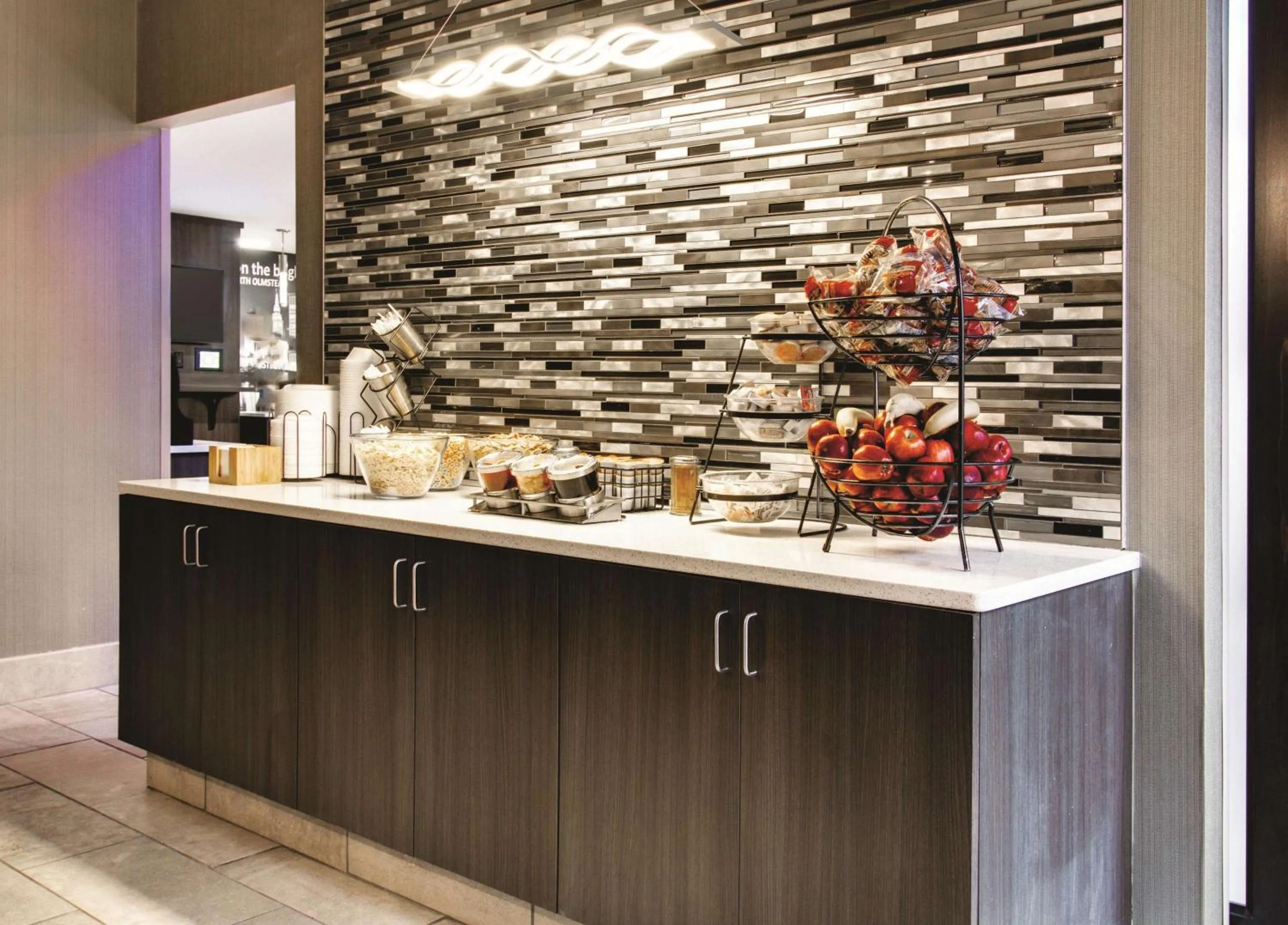 Restaurant/places to eat in La Quinta by Wyndham Cleveland Airport West