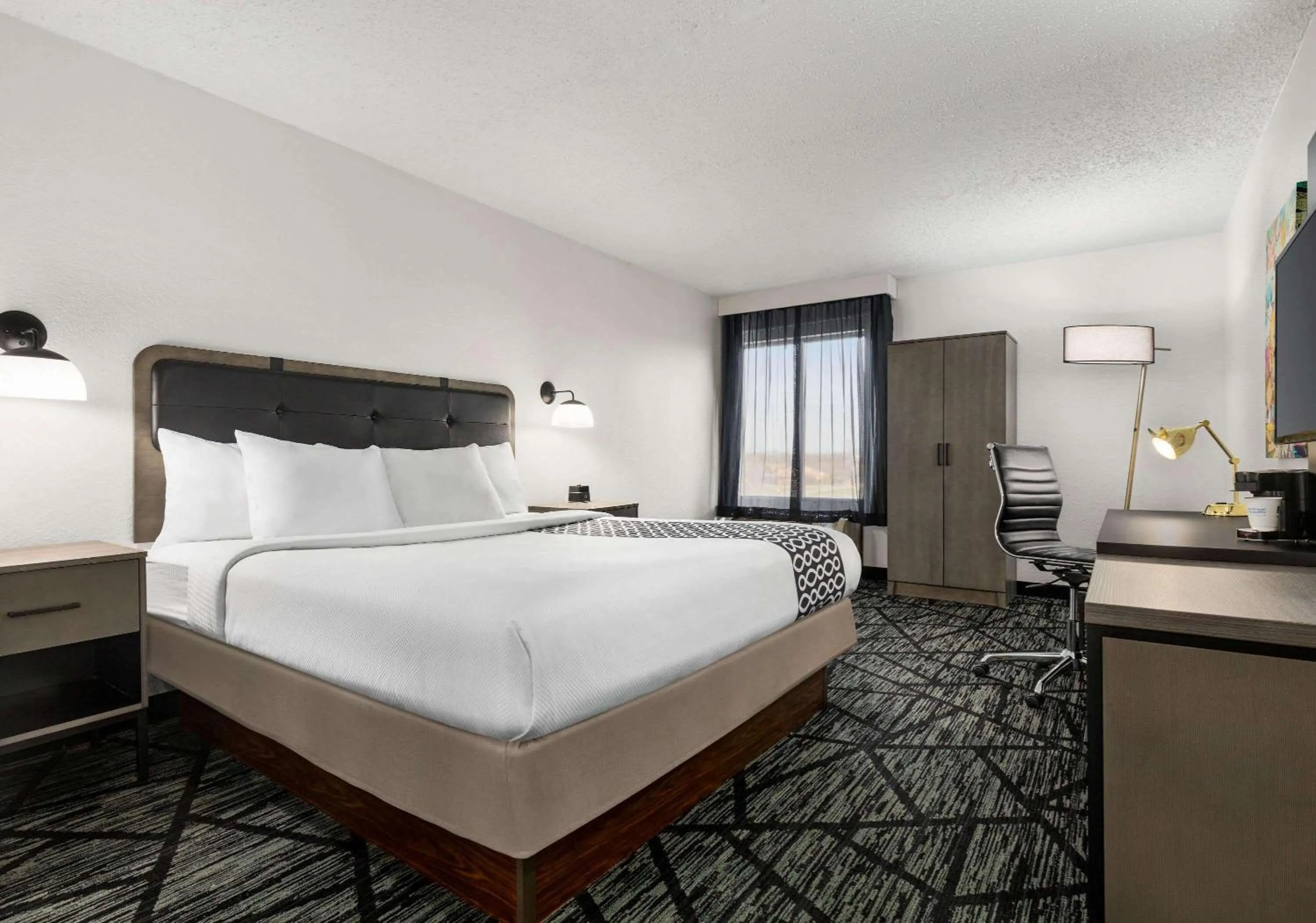 Bed in La Quinta by Wyndham Cleveland Airport West