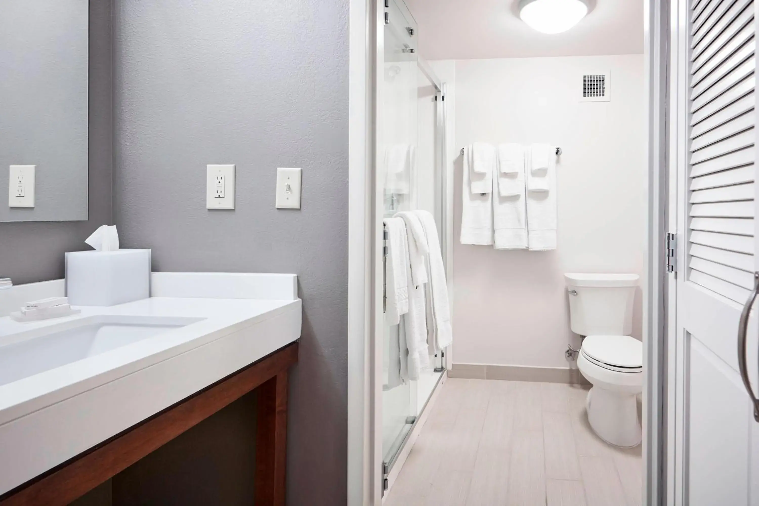 Larger Guest room, King, Balcony in Courtyard Cincinnati Airport South/Florence Larger Guest room, King, Balcony in Courtyard Cincinnati Airport South/Florence