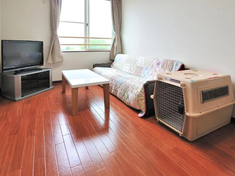 Photo of the whole room, Bed in Lodge B&W