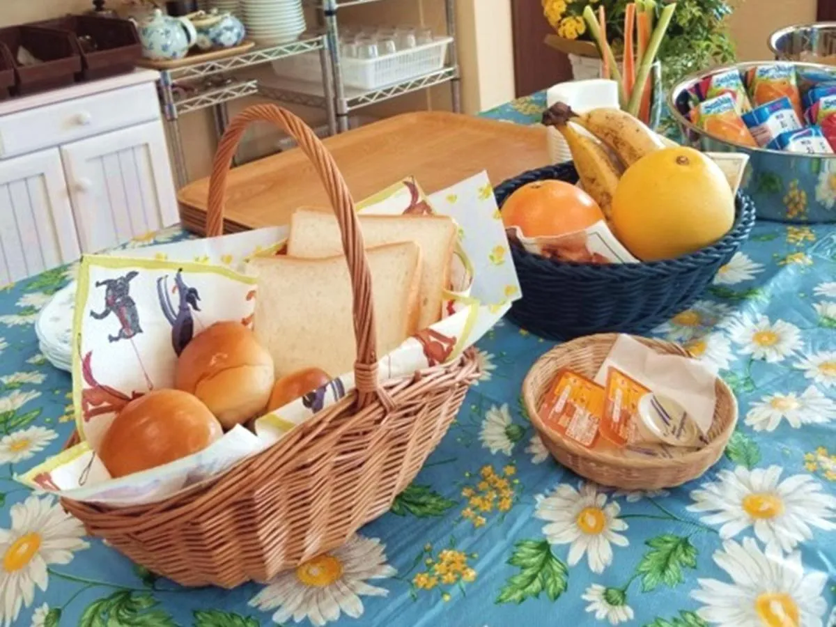 Breakfast in Lodge B&W