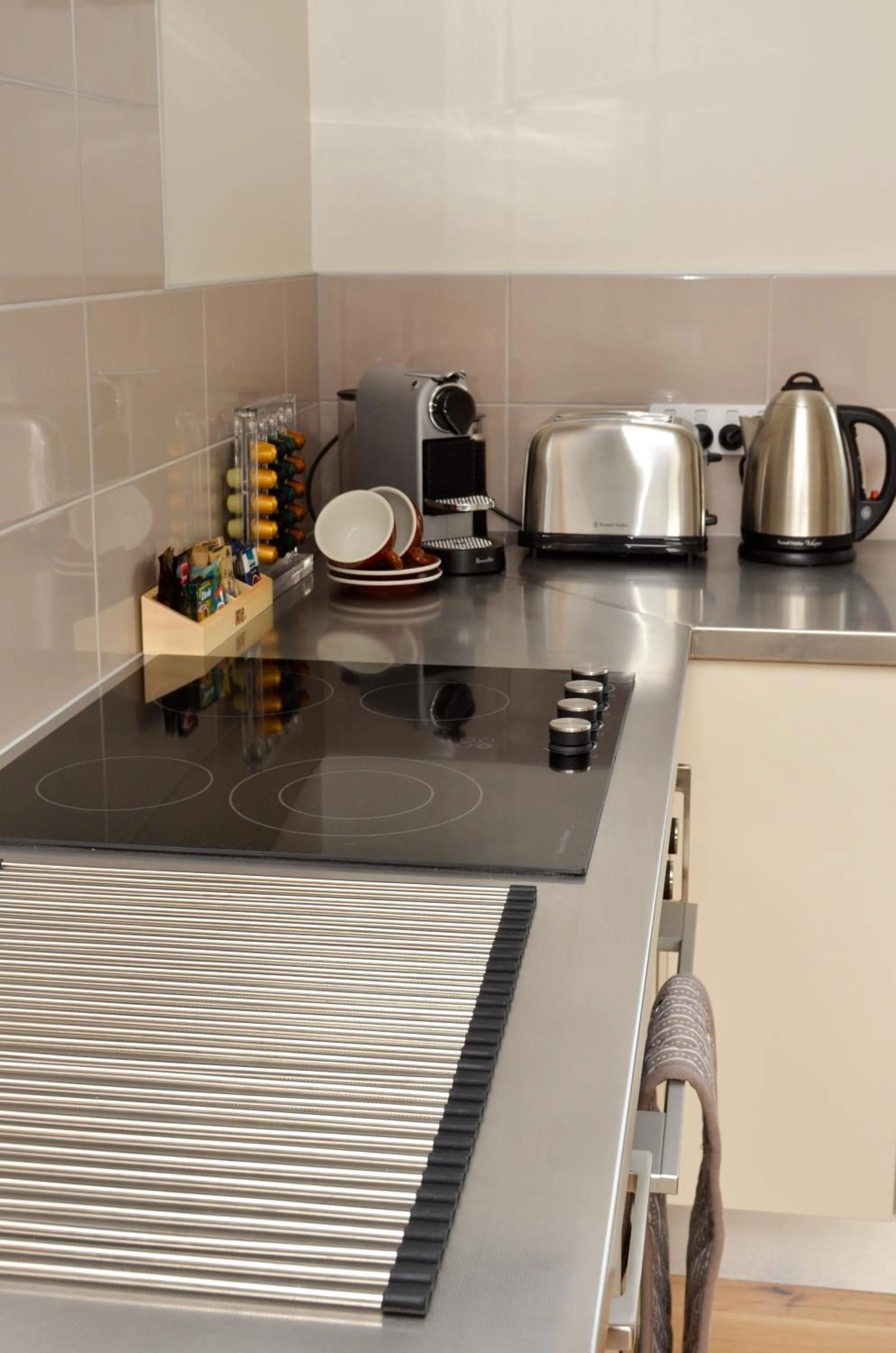 Coffee/tea facilities in Aviator