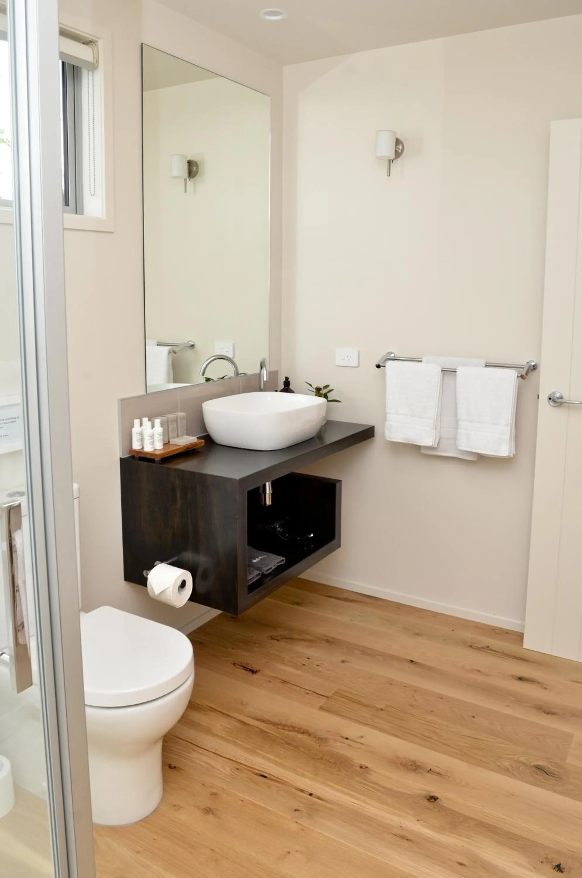 Bathroom in Aviator