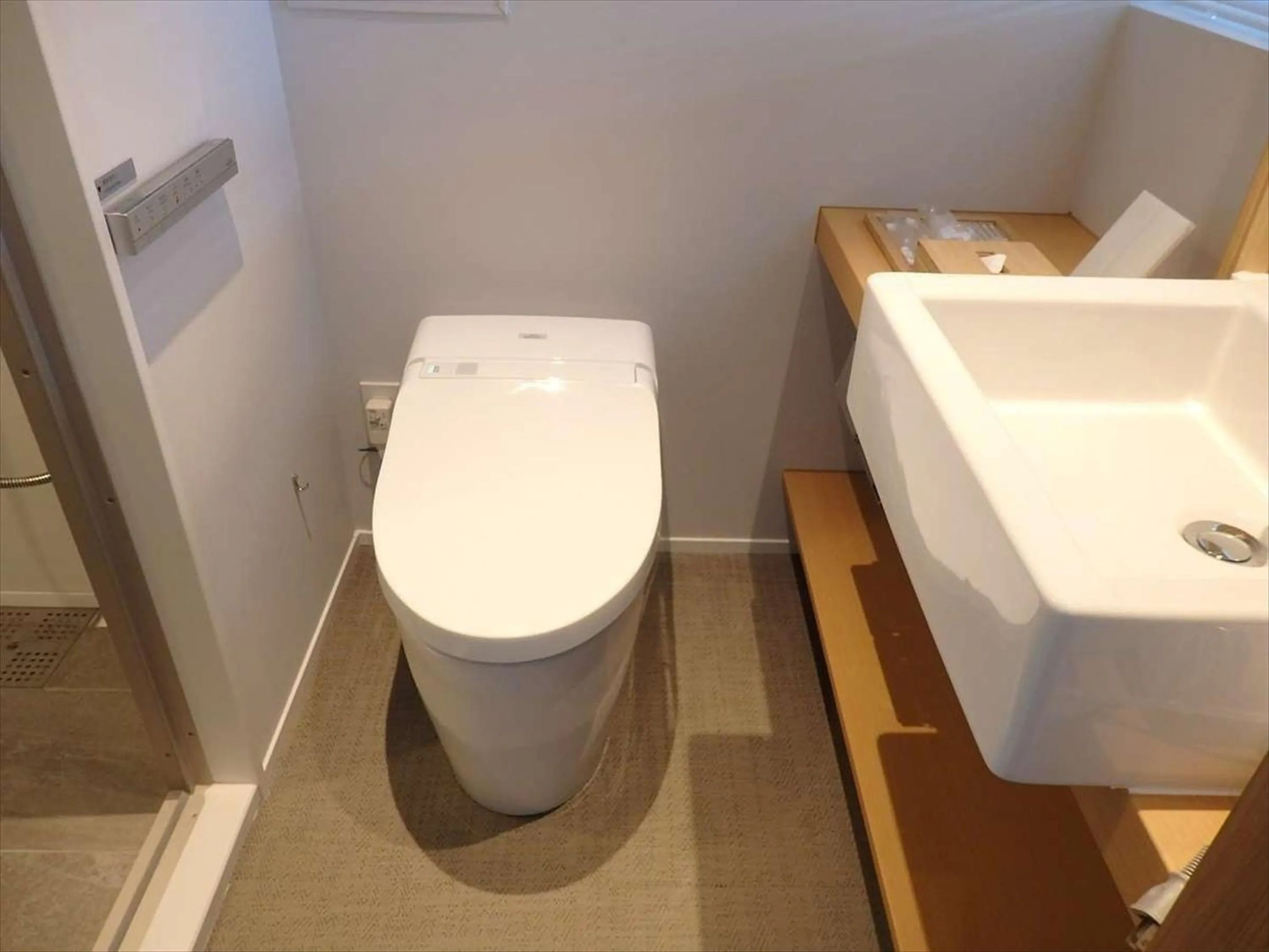 Toilet in Hotel Locus