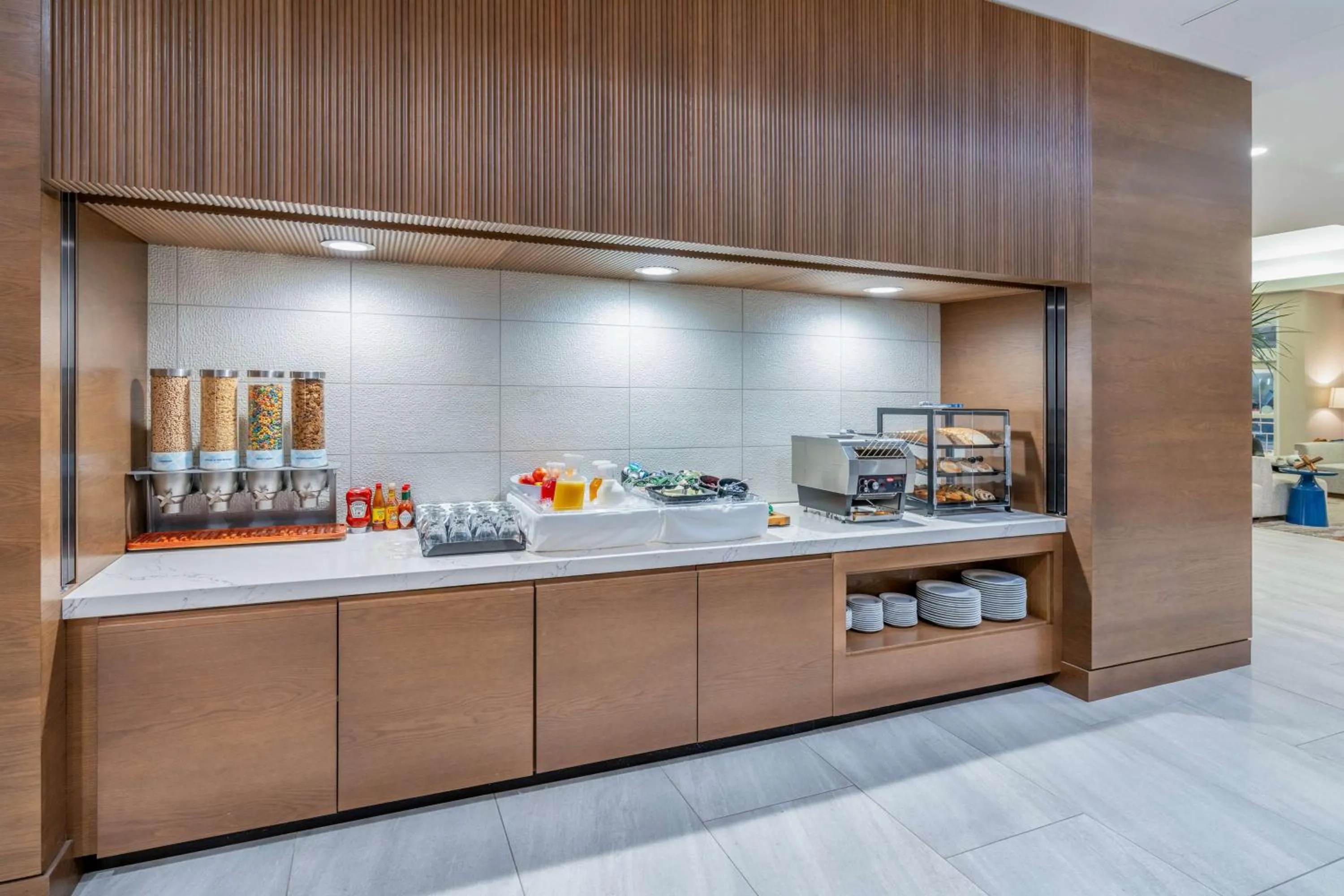 Restaurant/places to eat in Hilton Garden Inn Albuquerque Uptown