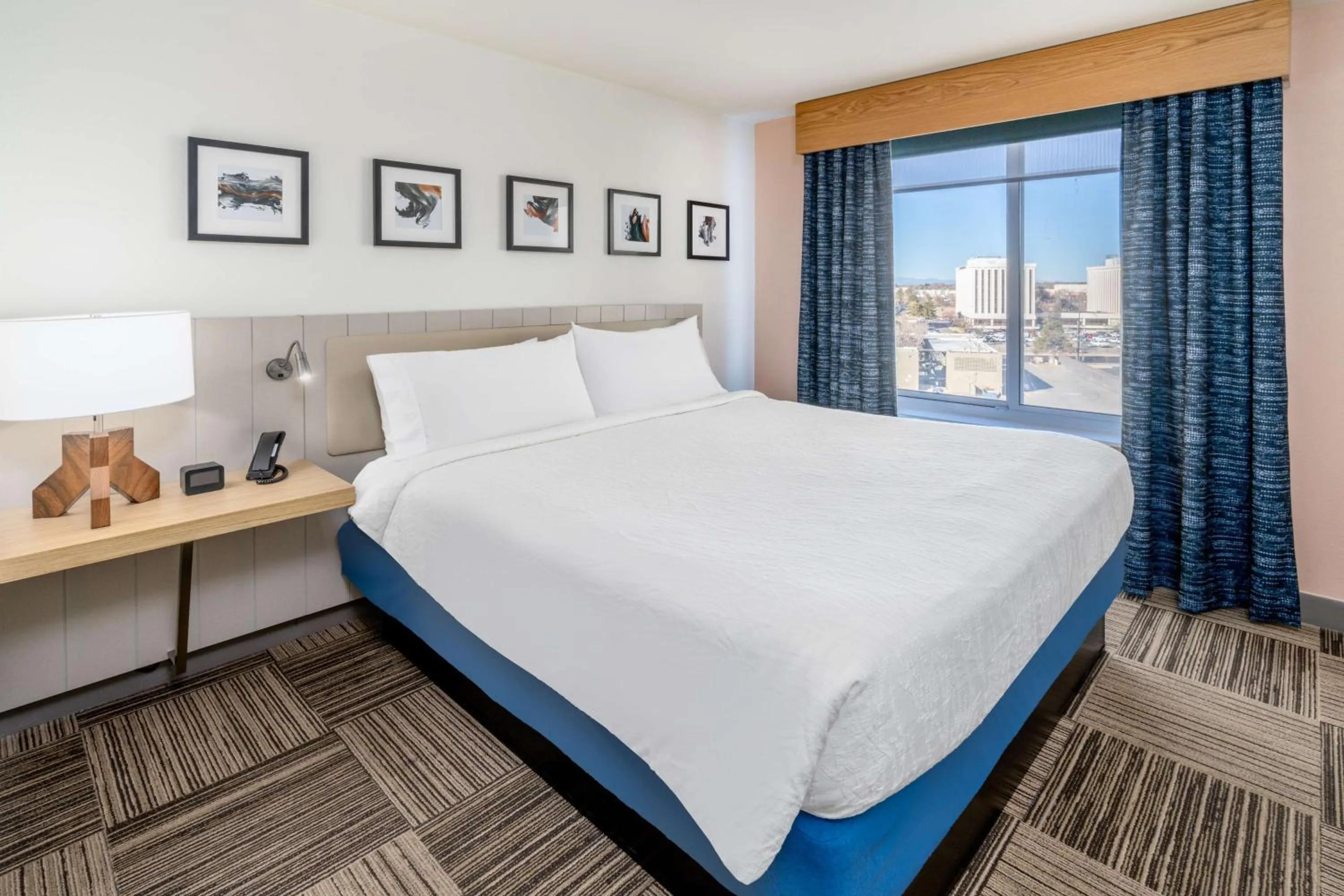 Bed in Hilton Garden Inn Albuquerque Uptown