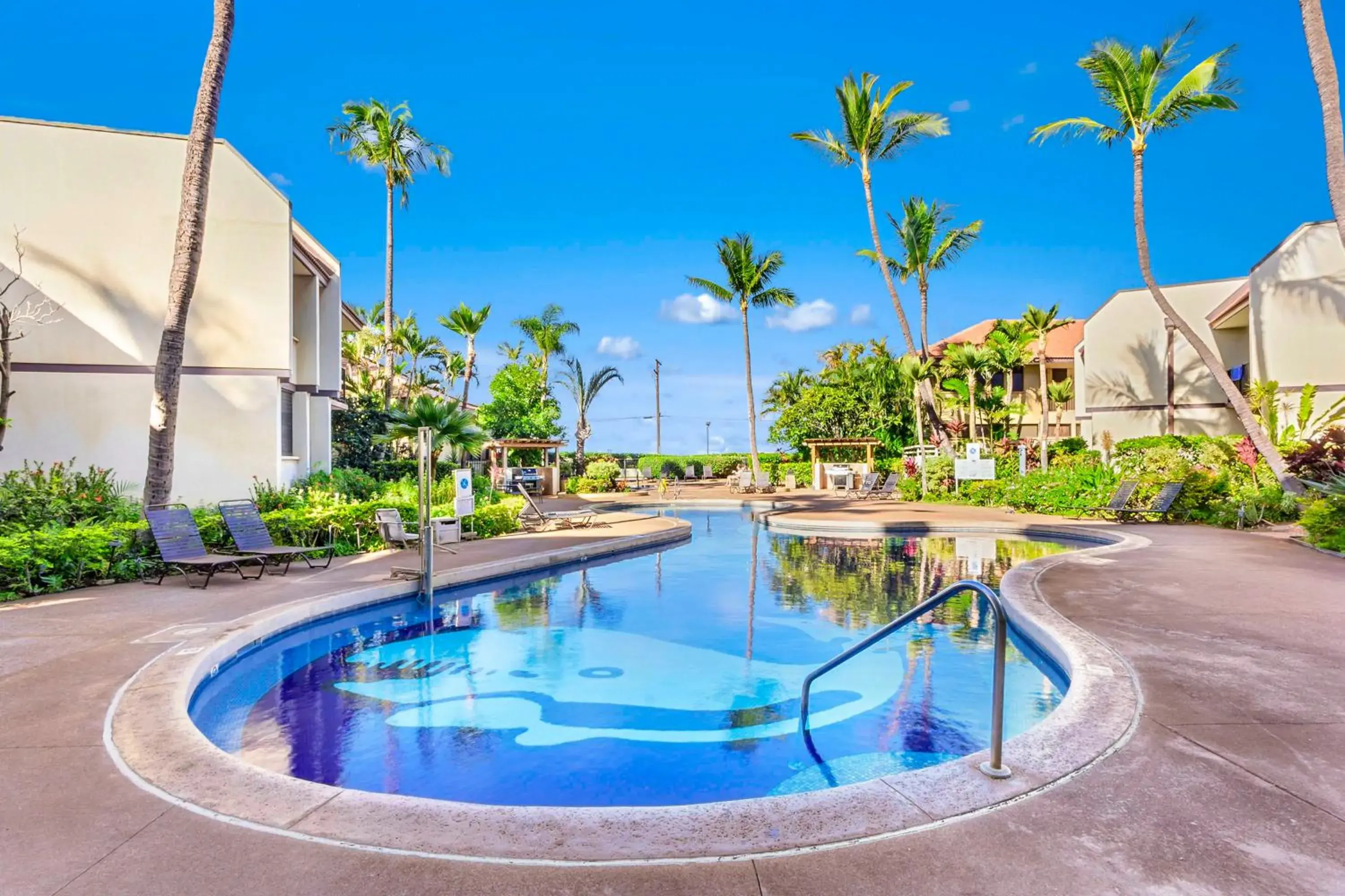 Swimming pool in Maui Beach Vacation Club Swimming pool in Maui Beach Vacation Club