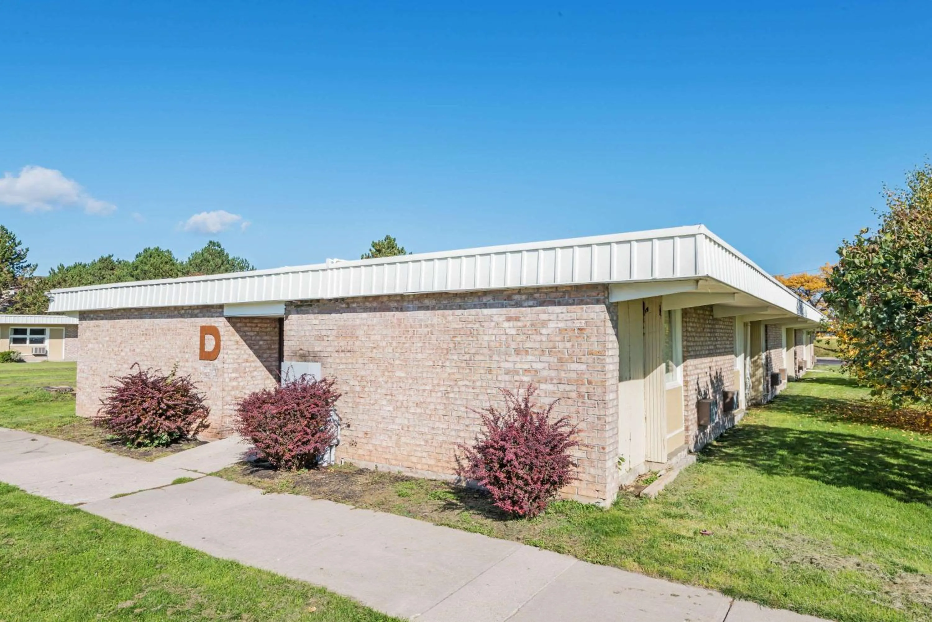 Property building in Days Inn by Wyndham Henrietta/Rochester Area