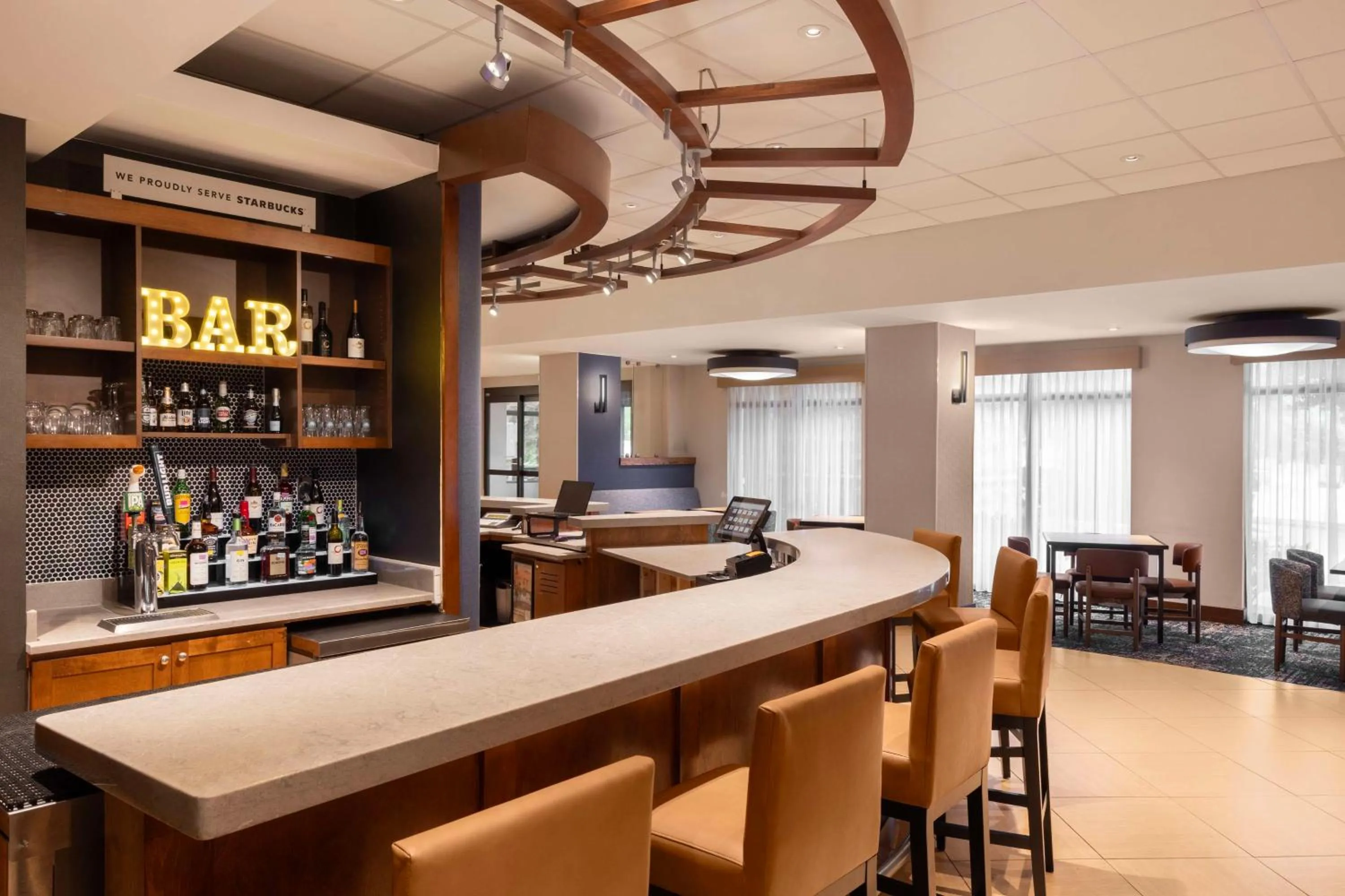 Lounge or bar in Hyatt Place Charlotte Airport/Lake Pointe