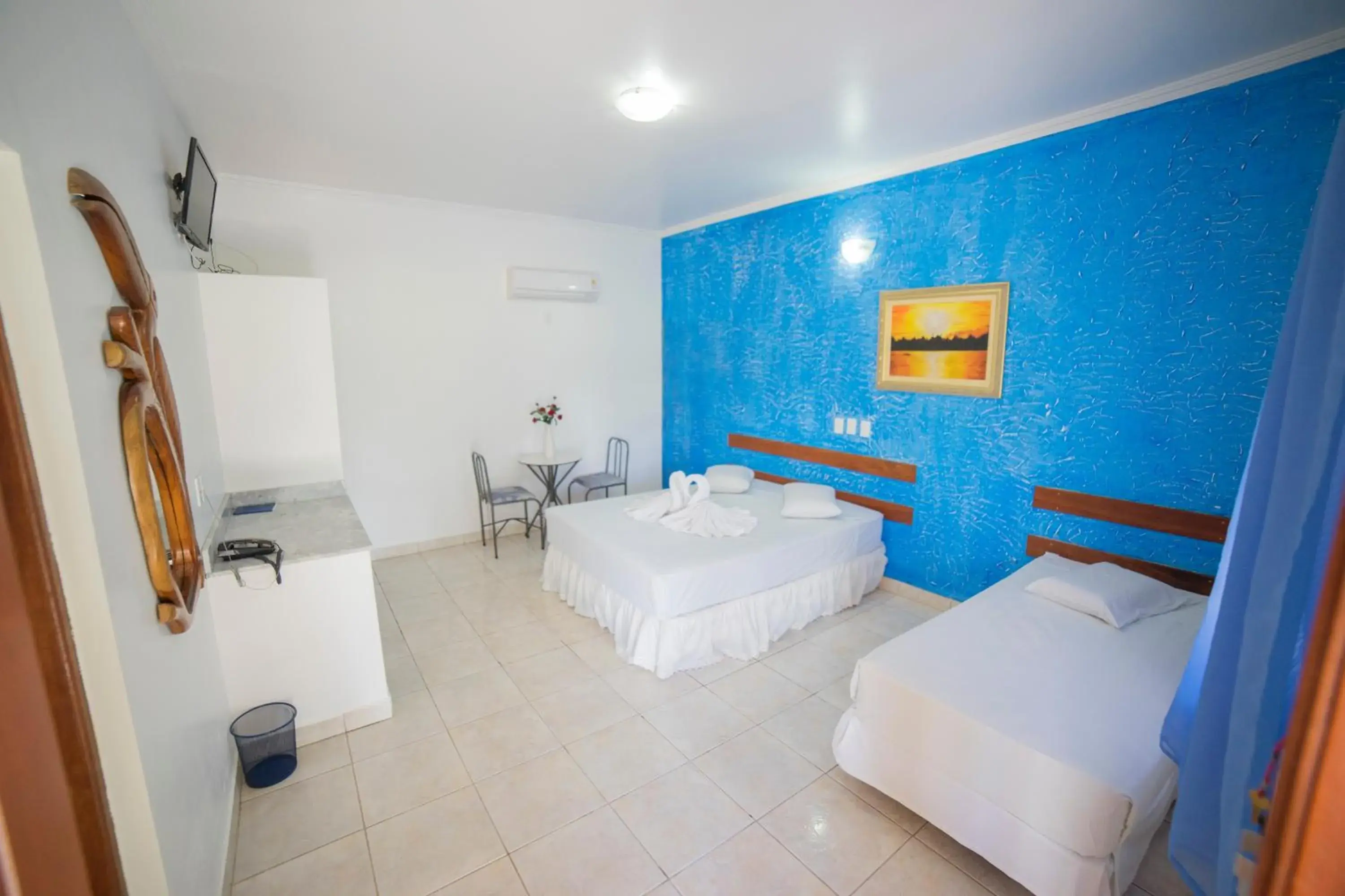 Shower, Bed in Hotel Pousada Arauna Shower, Bed in Hotel Pousada Arauna