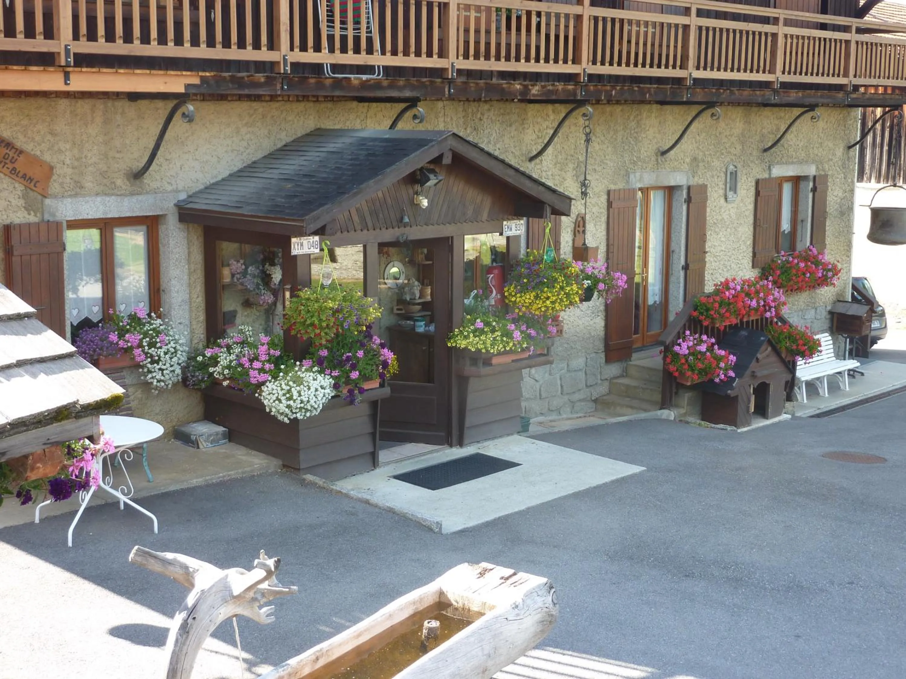 Facade/entrance in La ferme du Mont-Blanc