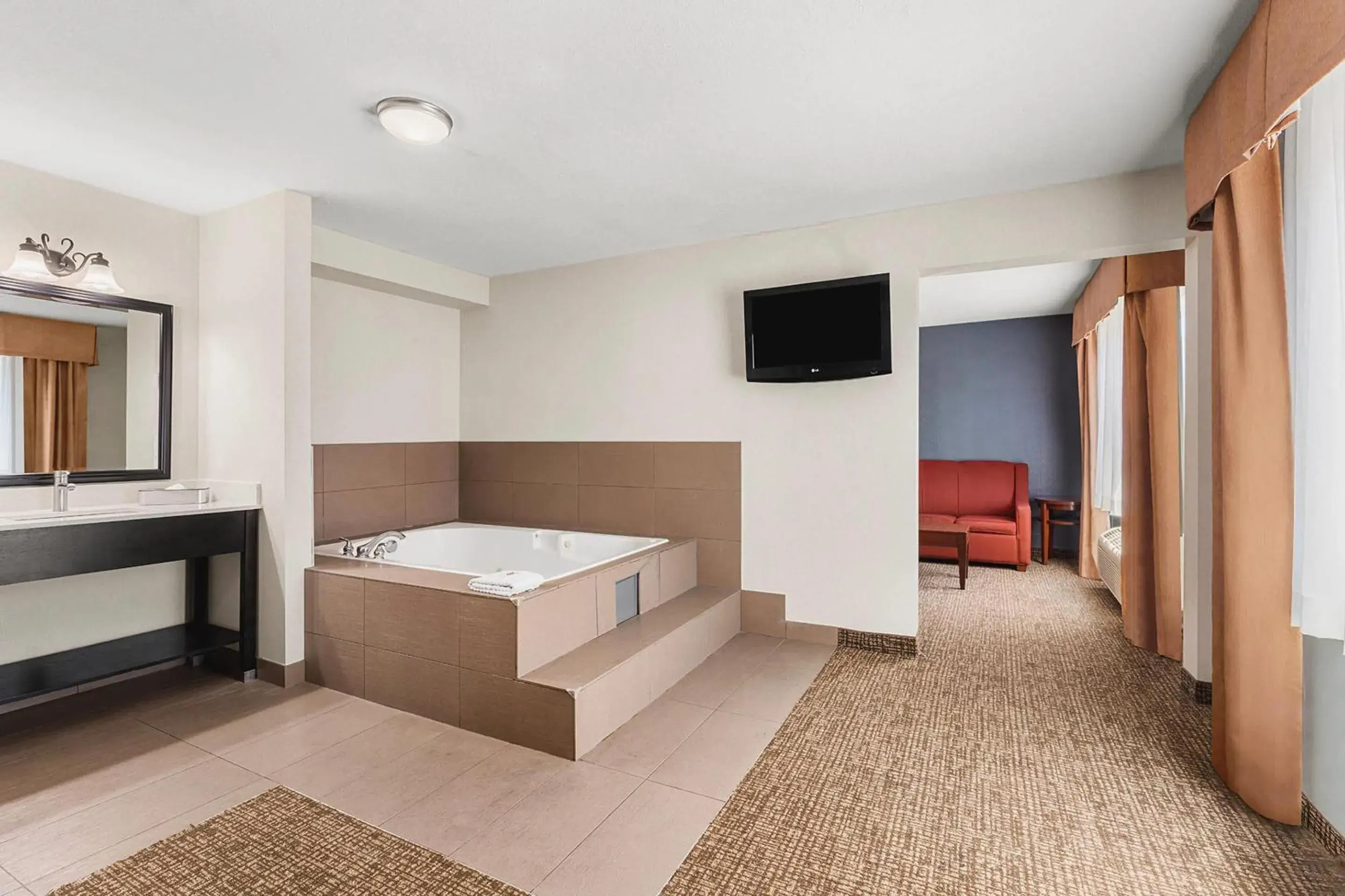 Bedroom, Bed in Comfort Inn & Suites Vancouver Downtown City Center Bedroom, Bed in Comfort Inn & Suites Vancouver Downtown City Center