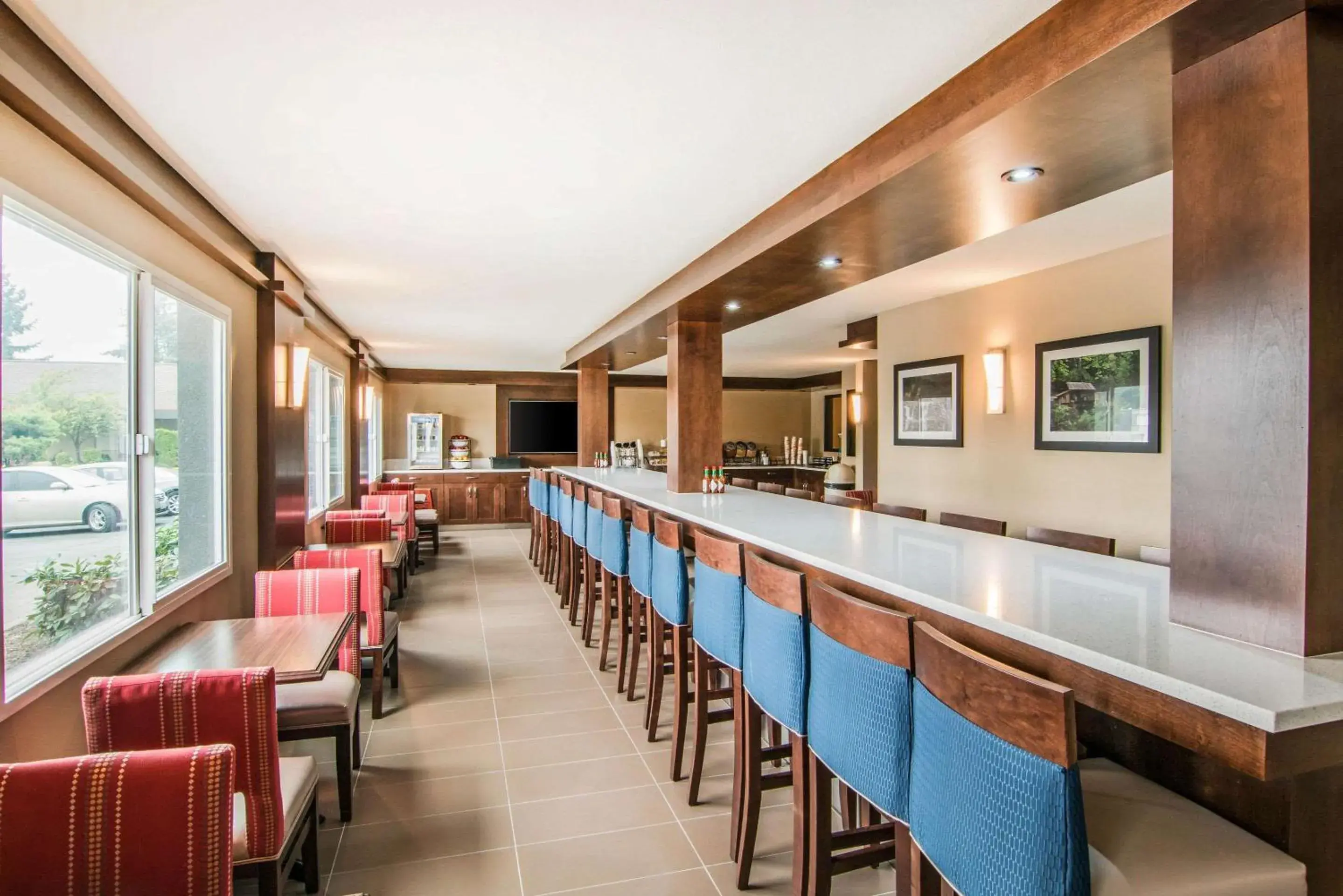 Breakfast in Comfort Inn & Suites Vancouver Downtown City Center Breakfast in Comfort Inn & Suites Vancouver Downtown City Center