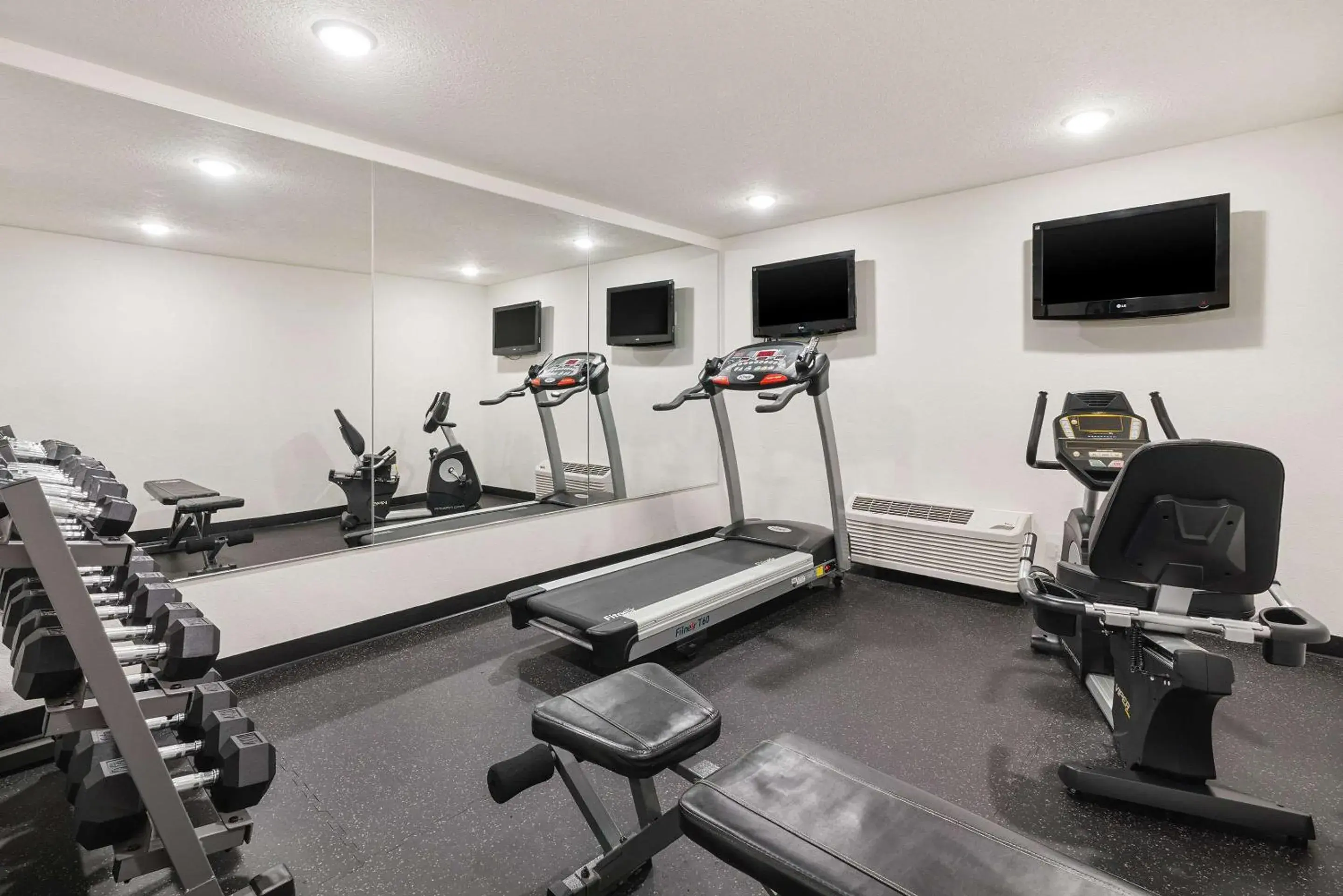 Fitness centre/facilities in Comfort Inn & Suites Vancouver Downtown City Center Fitness centre/facilities in Comfort Inn & Suites Vancouver Downtown City Center