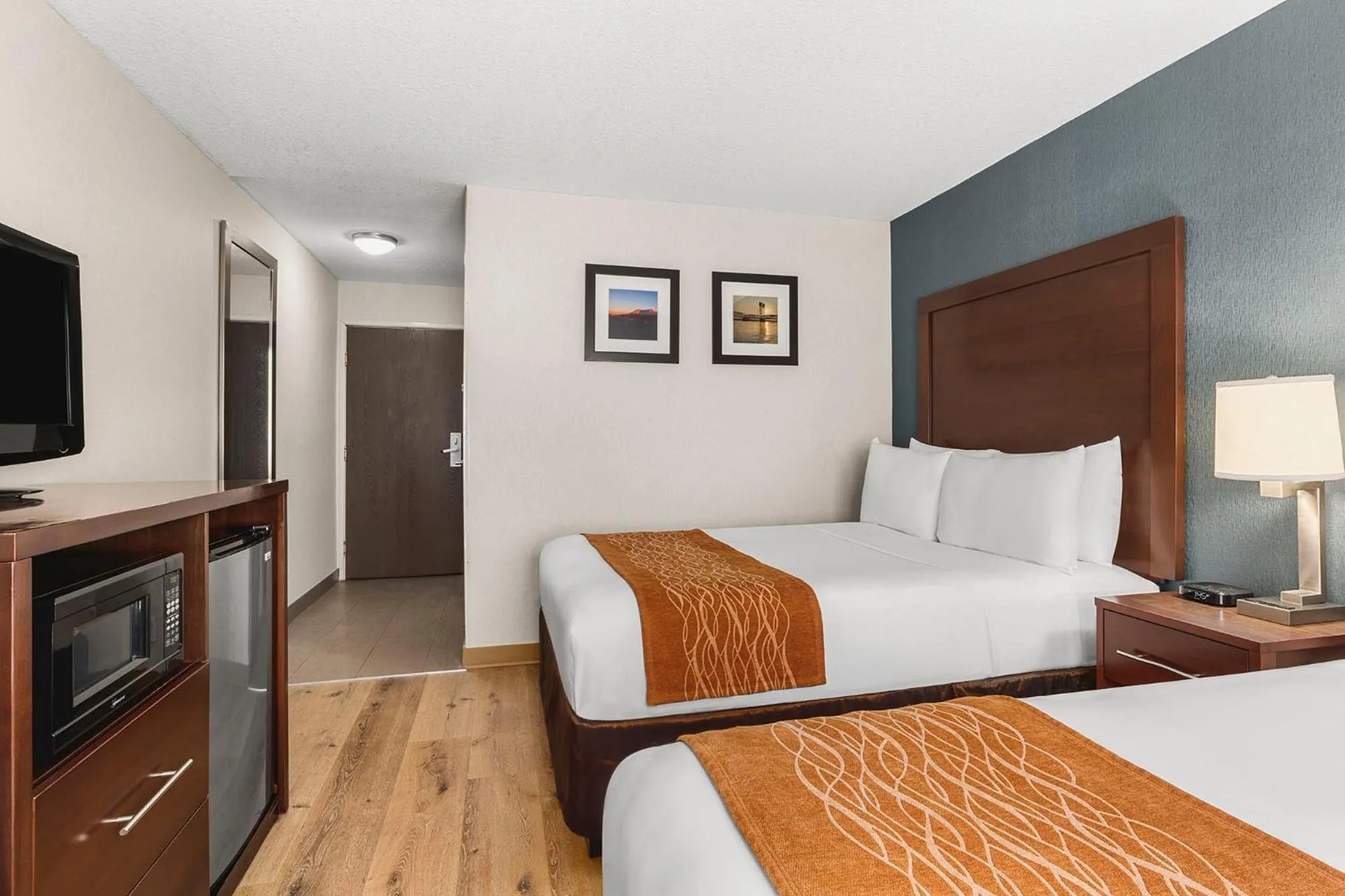 Bedroom, Bed in Comfort Inn & Suites Vancouver Downtown City Center